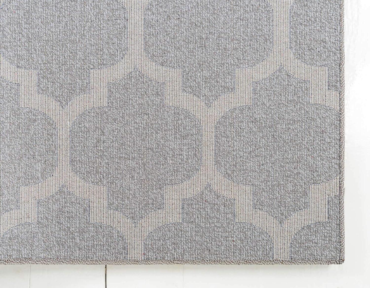 Elegant Light Grey Trellis 4' x 6' Synthetic Indoor Area Rug