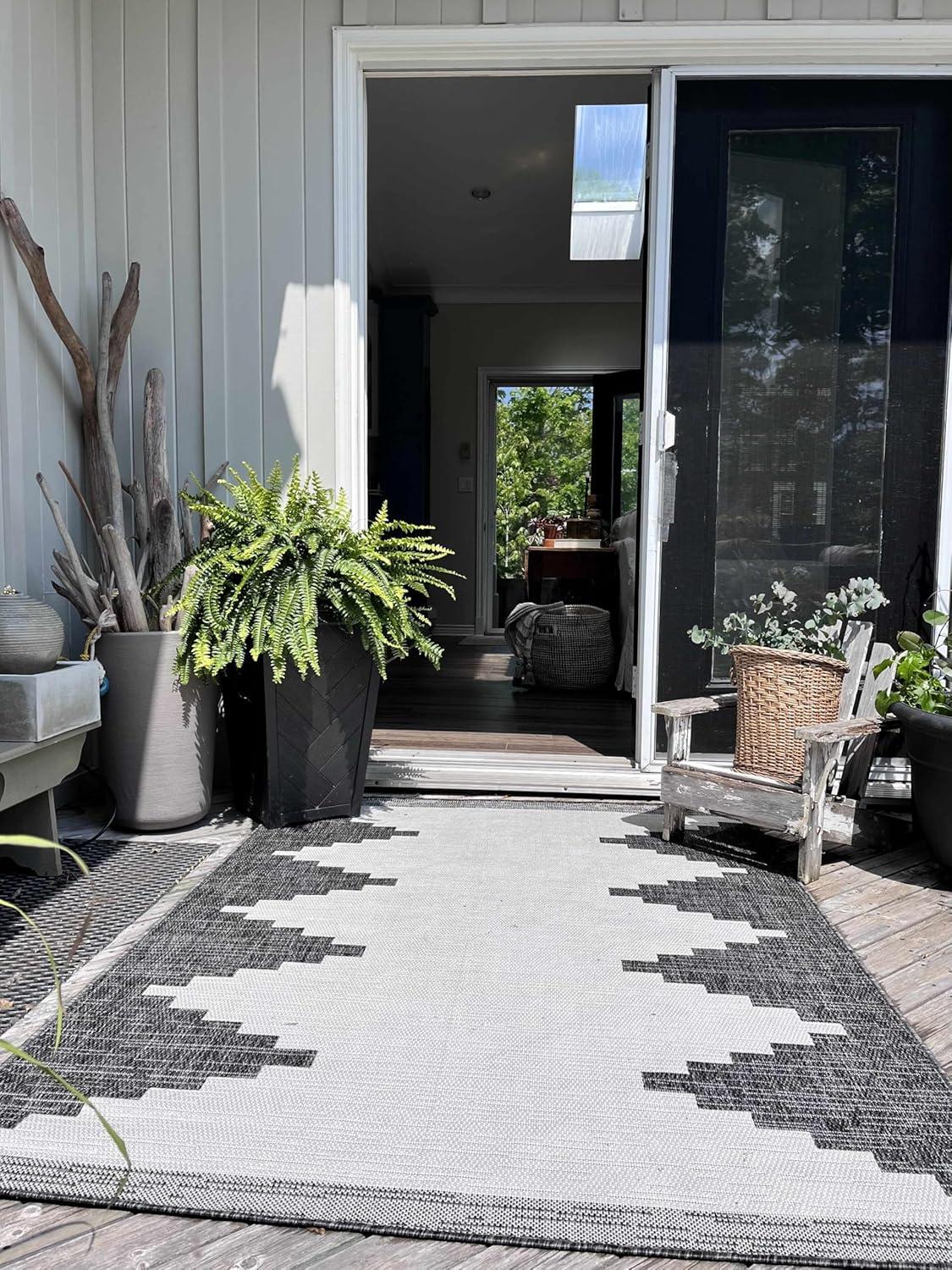 Hauteloom Square Area Rug   Black