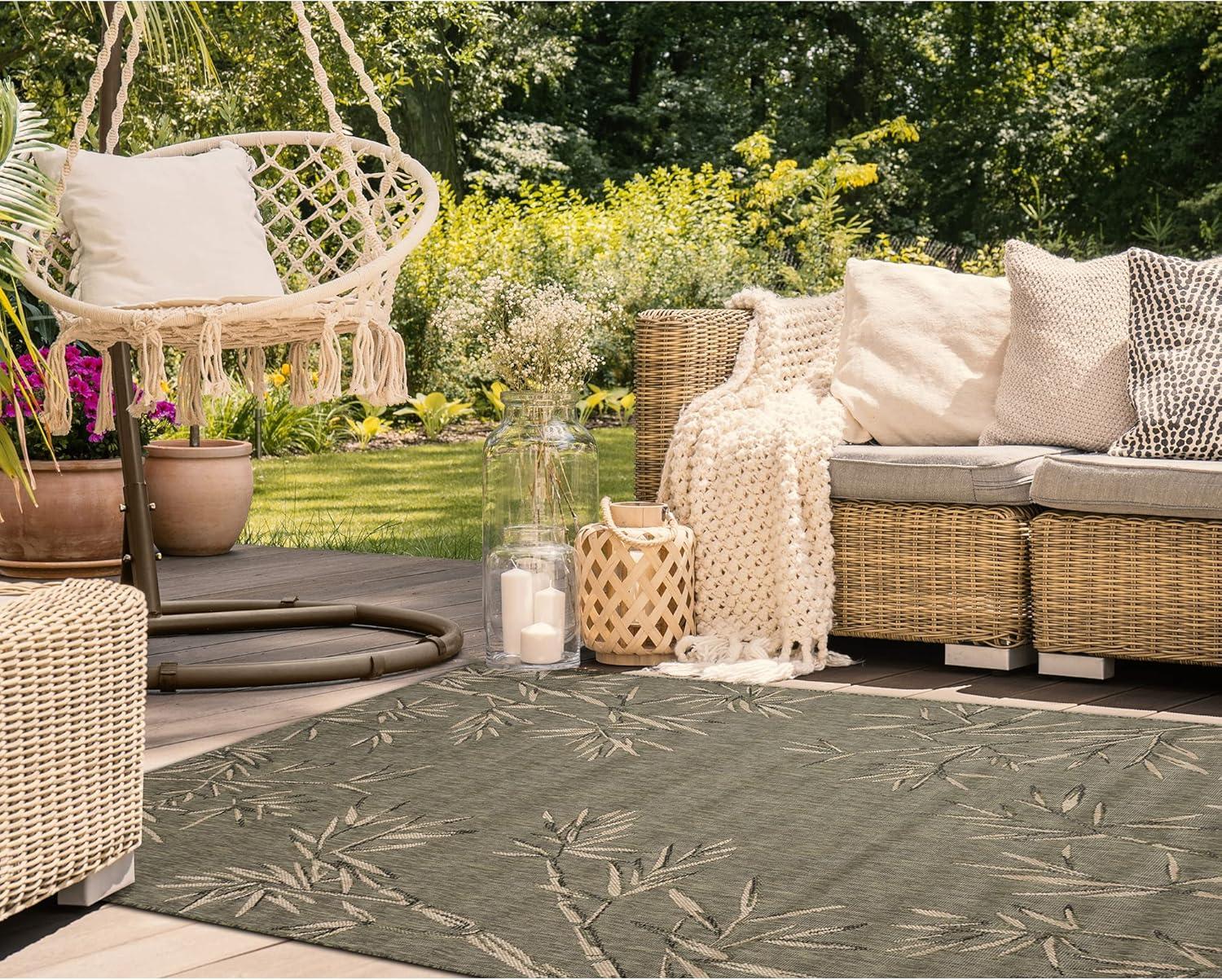 Liora Manne Carmel Bamboo Border Indoor/Outdoor Rug Green 4'10" x 7'6"