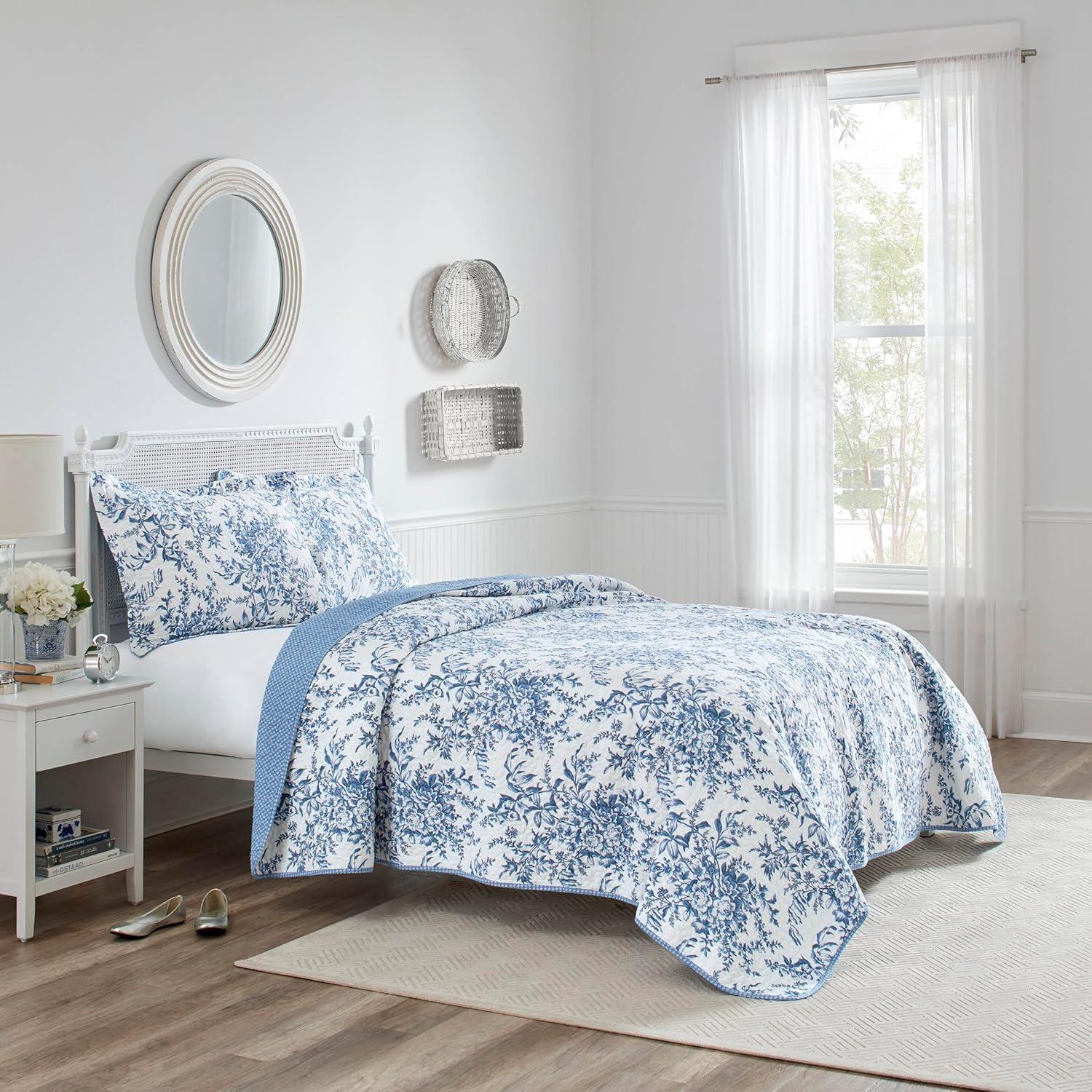 Delft Blue Floral Cotton Full Quilt Set with Shams