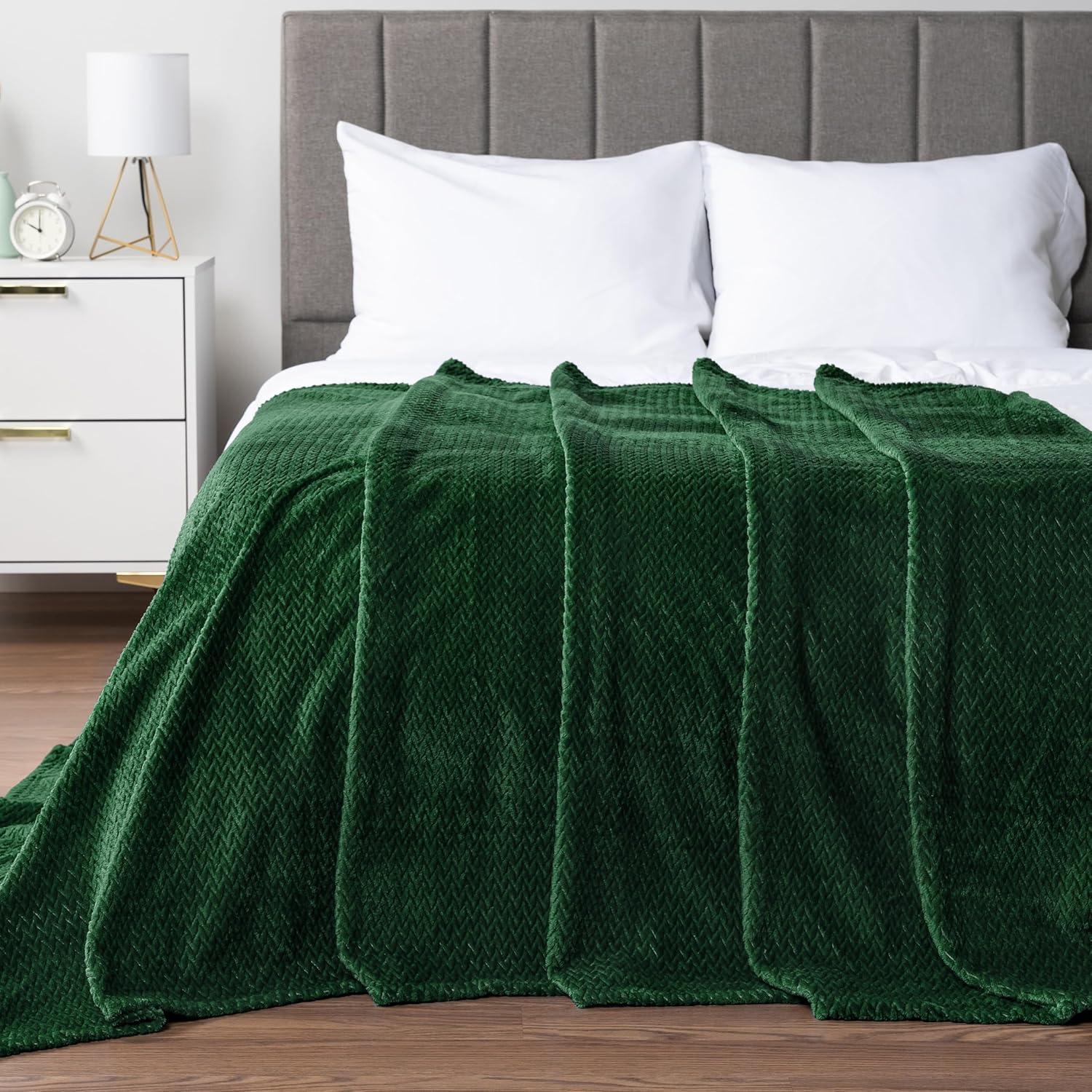 PAVILIA Plush Throw Blanket for Couch Bed, Faux Shearling Blanket and Throw for Sofa Home Decor, Emerald Green/Throw - 50x60