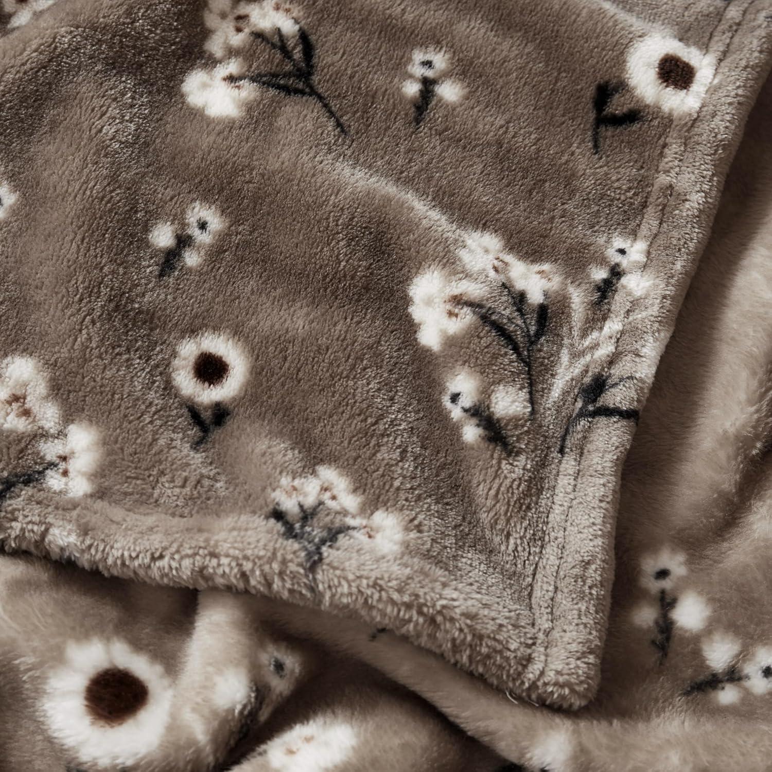 Lucky Brand Lucky Brand Daisy Blankets