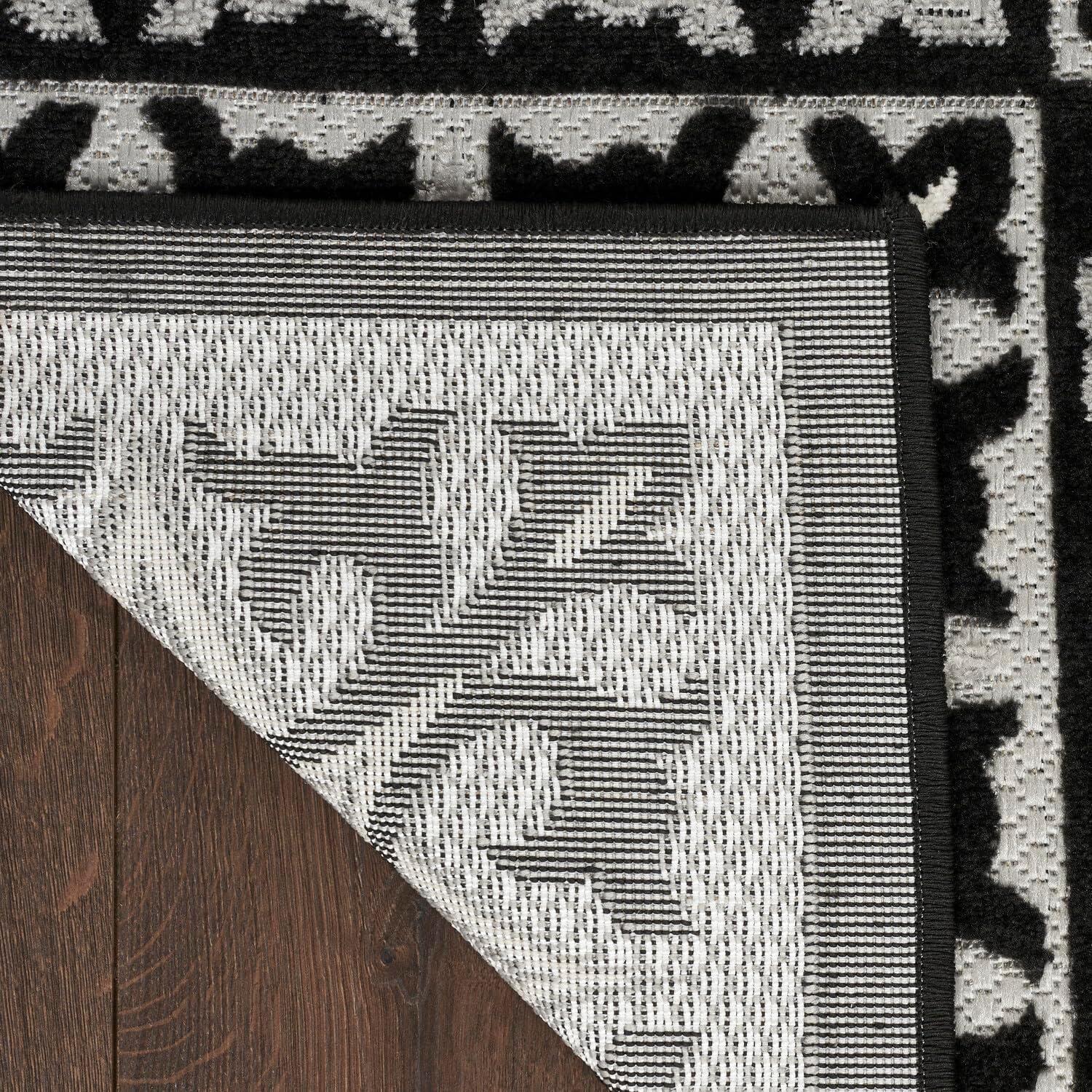 Black and White Geometric Synthetic 4' x 6' Washable Rug