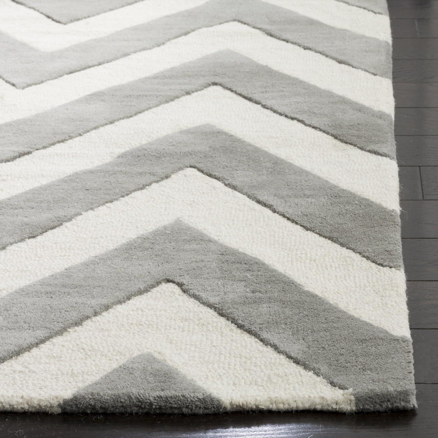 Safavieh Kids SFK921 Hand Tufted Area Rug - Grey/Ivory - 5'x7' - Safavieh.