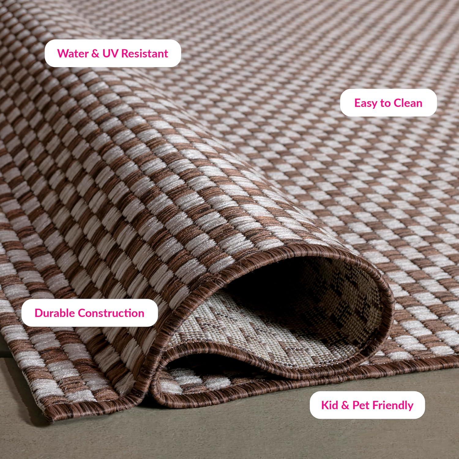 SAFAVIEH Courtyard Blair Checkered Indoor/Outdoor Area Rug, Light Brown/Light Grey, 2' x 3'7"