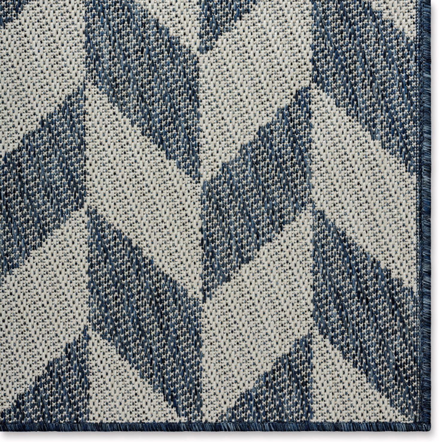 Modern Geometric Blue/Cream 5' x 7' Indoor/Outdoor Area Rug