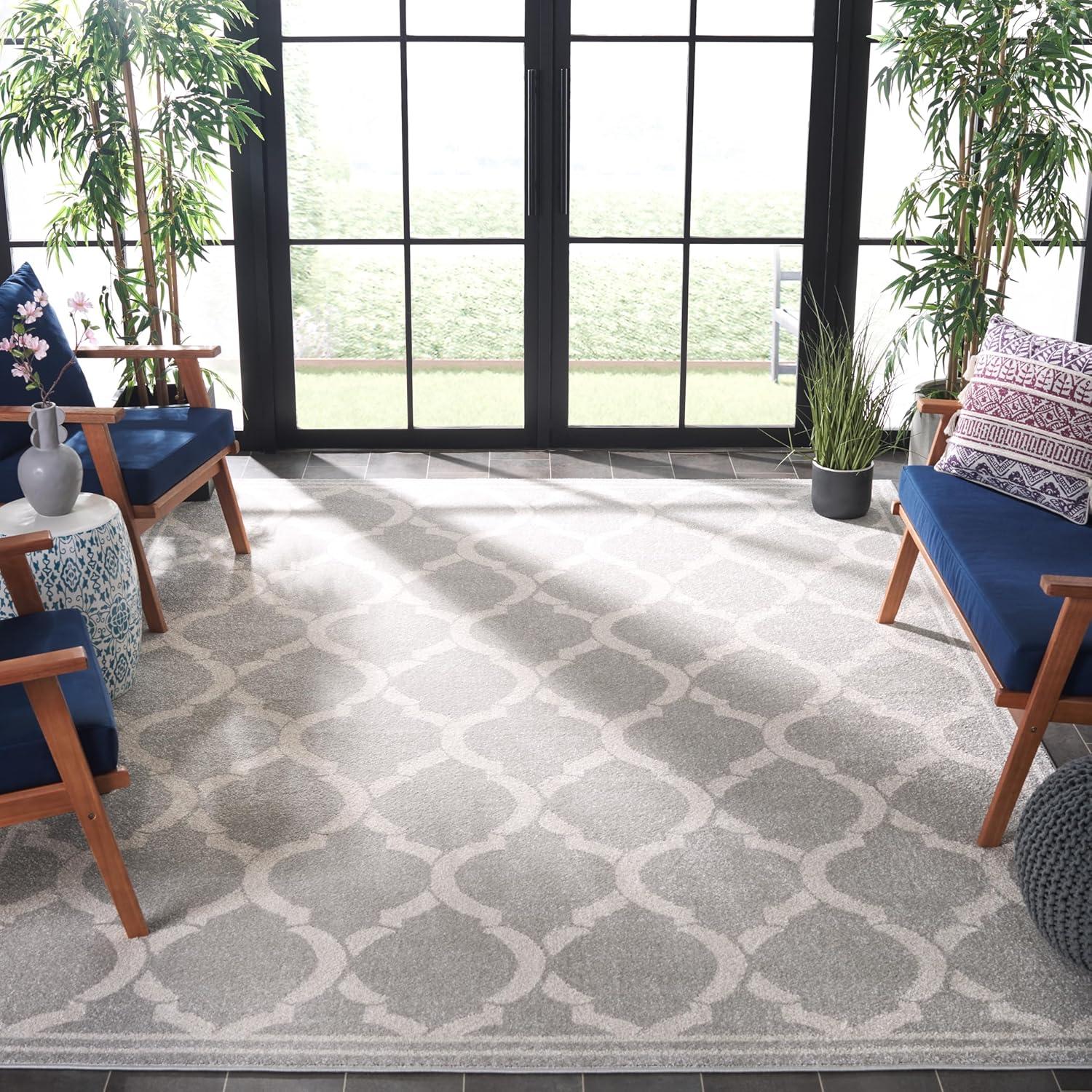 SAFAVIEH Amherst Wendy Geometric Area Rug, Light Grey/Ivory, 8' x 10'