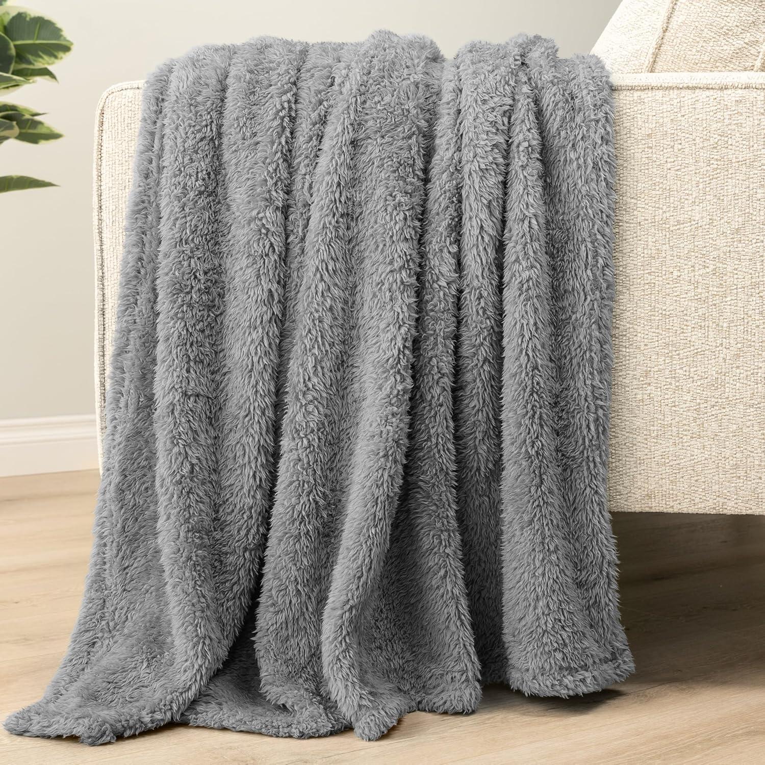 PAVILIA Plush Throw Blanket for Couch Bed, Faux Shearling Blanket and Throw for Sofa Home Decor