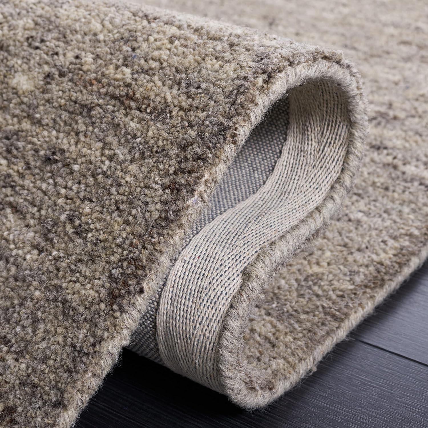 SAFAVIEH Himalaya Flanagan Solid Area Rug, Light Grey, 4' x 6'