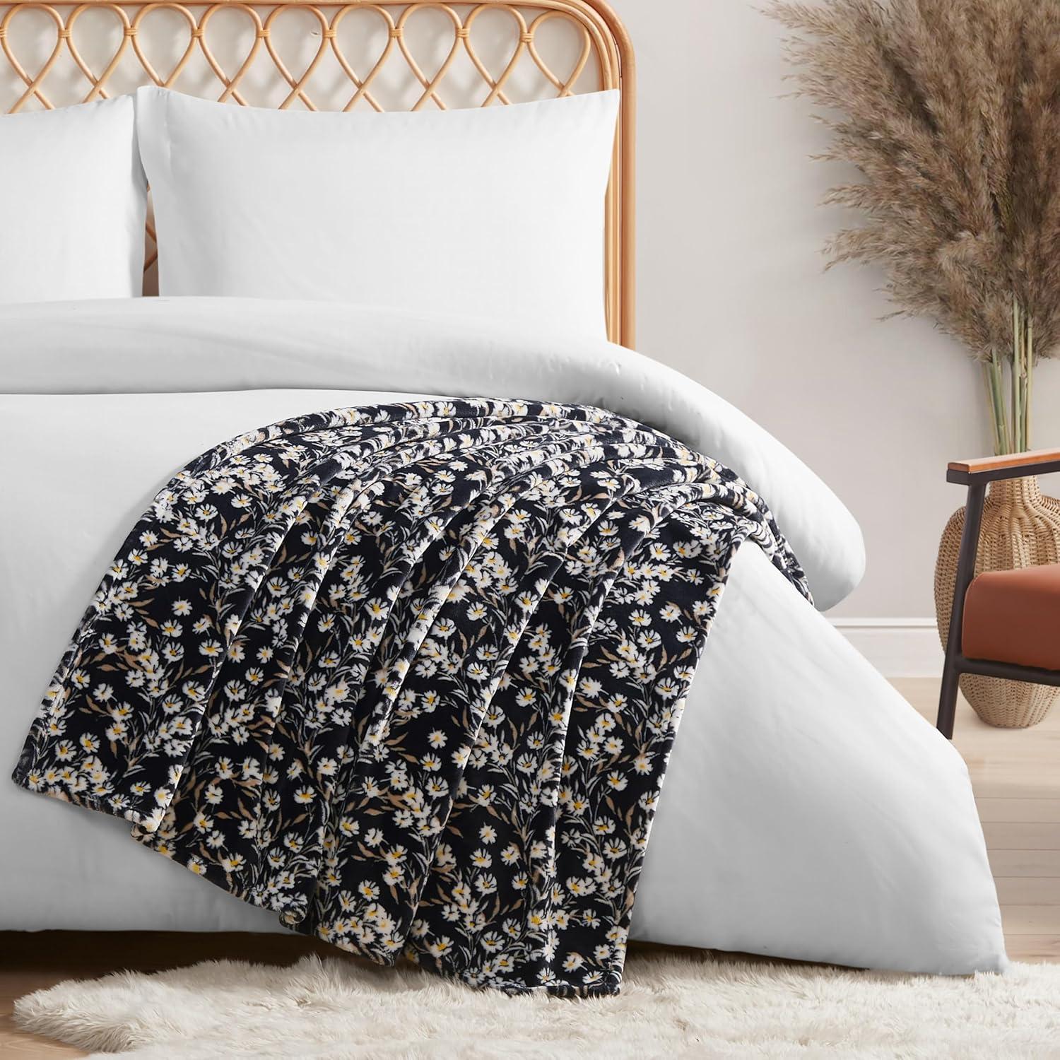 Jessica Simpson Jessica Simpson Plush Throw Blanket