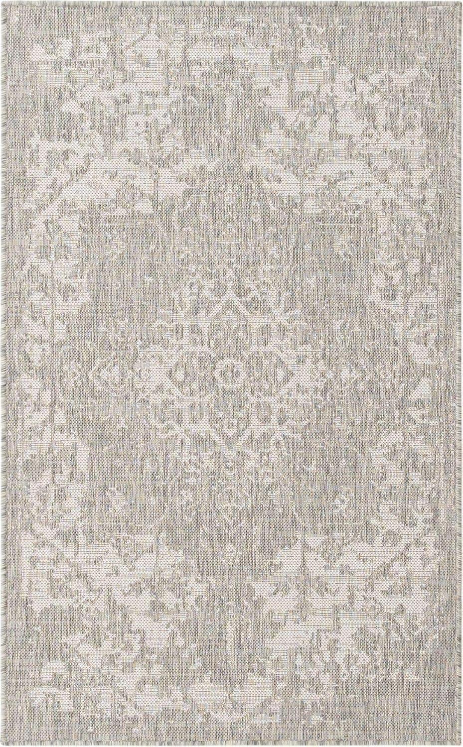 Gray Medallion Easy-Care Outdoor Synthetic Area Rug, 3' x 5'