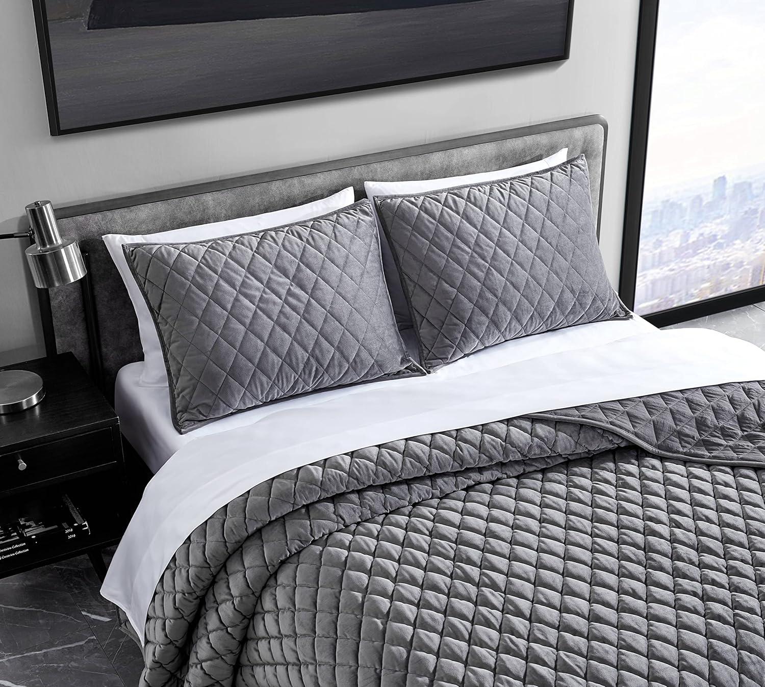 Vera Wang Vera Wang Diamond Velvet Quilt Set