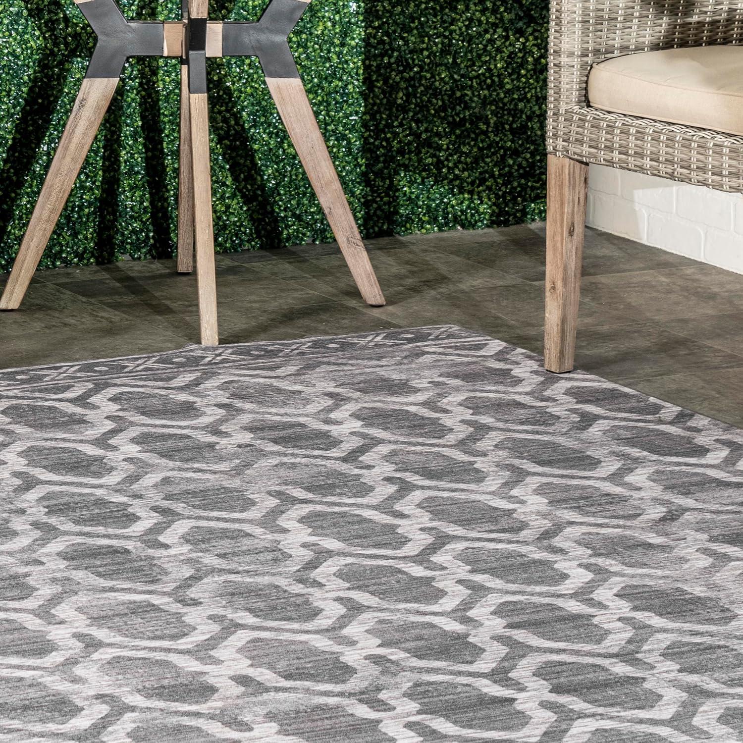 GeoSynth Easy-Care 5'x8' Gray Geometric Synthetic Area Rug