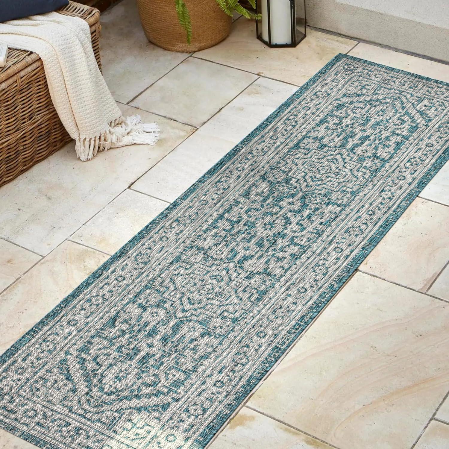 Sinjuri Medallion Textured Weave Indoor/Outdoor Area Rug - JONATHAN Y