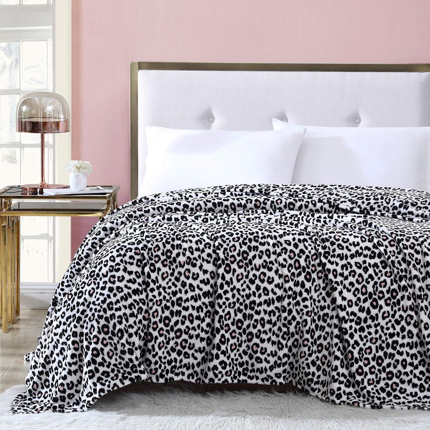 Betsey Johnson Betsey Johnson Printed Ultra Soft Plush Fleece Blankets
