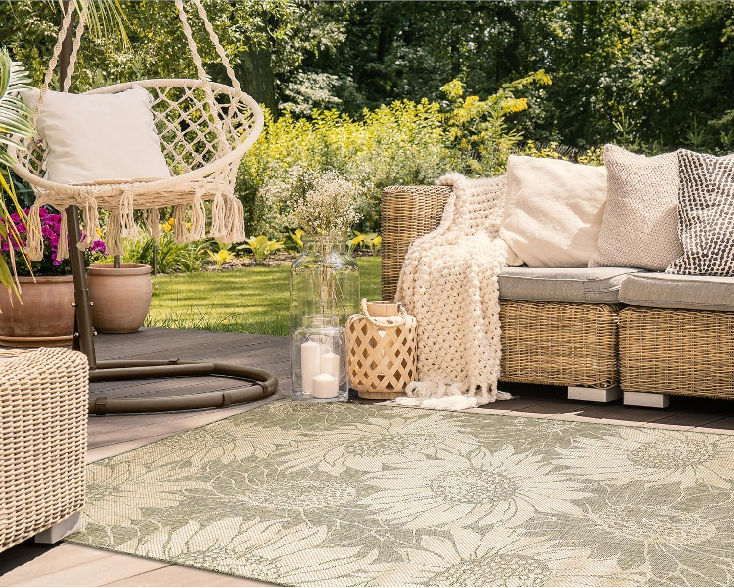 Liora Manne Carmel Sunflower Field Indoor/Outdoor Rug Green 3'3" x 4'11"