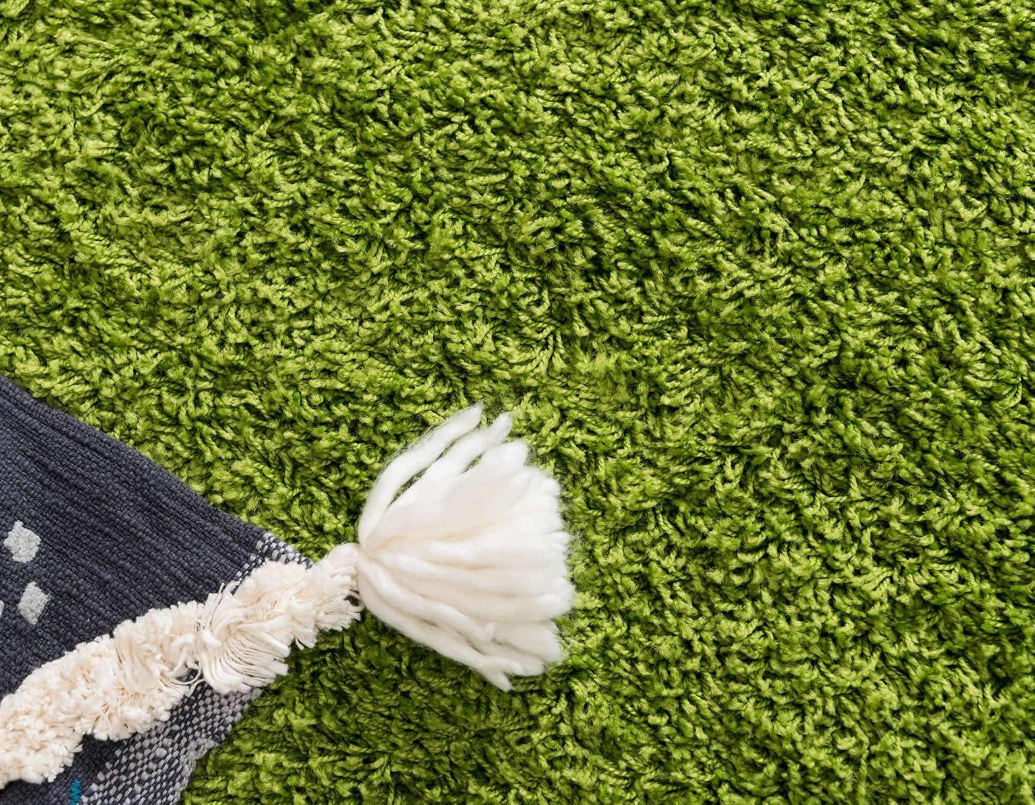 Unique Loom 4' 1 x 6' 1 Solid Shag Grass Green Area Rug