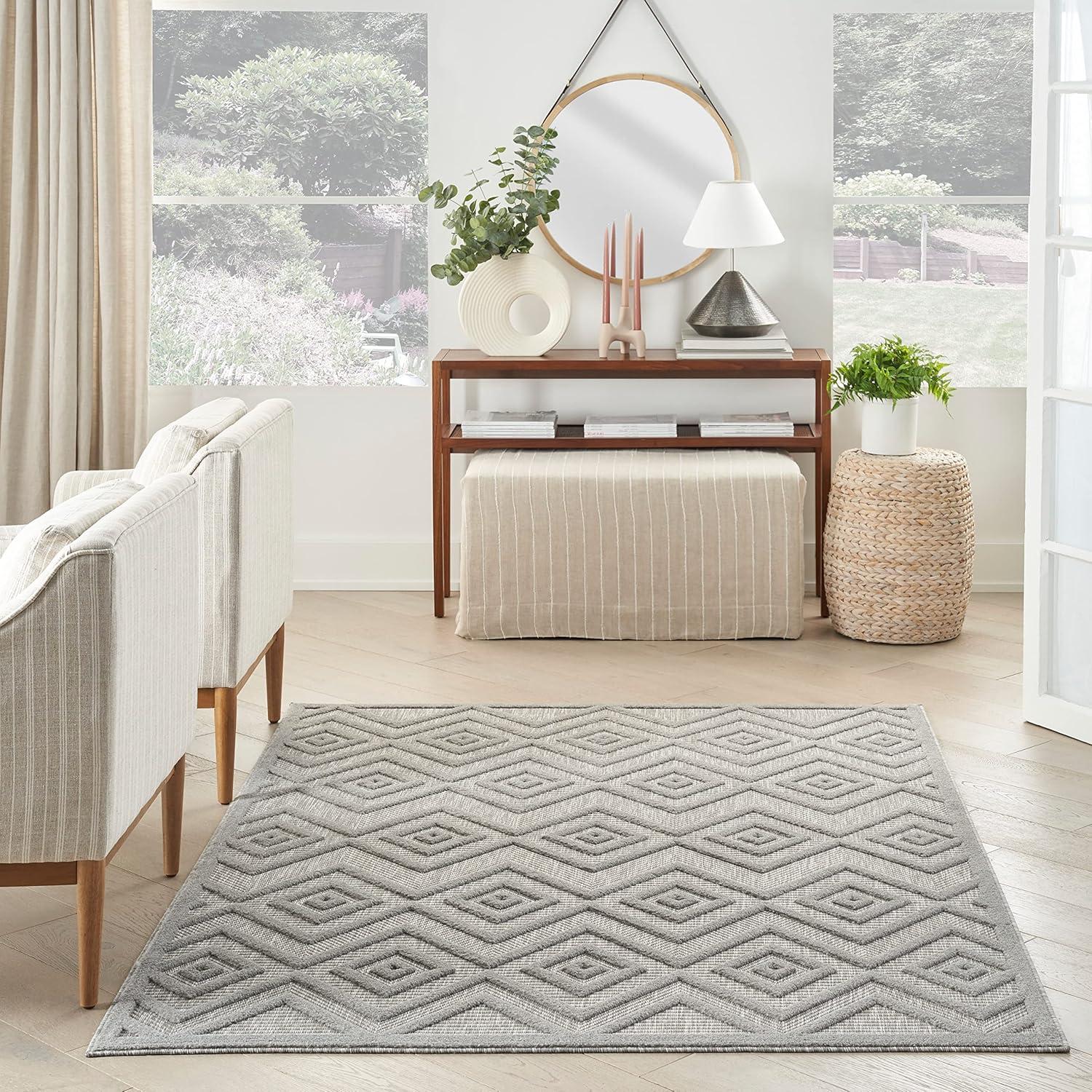 Silver Grey Diamond 6' x 9' Synthetic Reversible Flatweave Rug