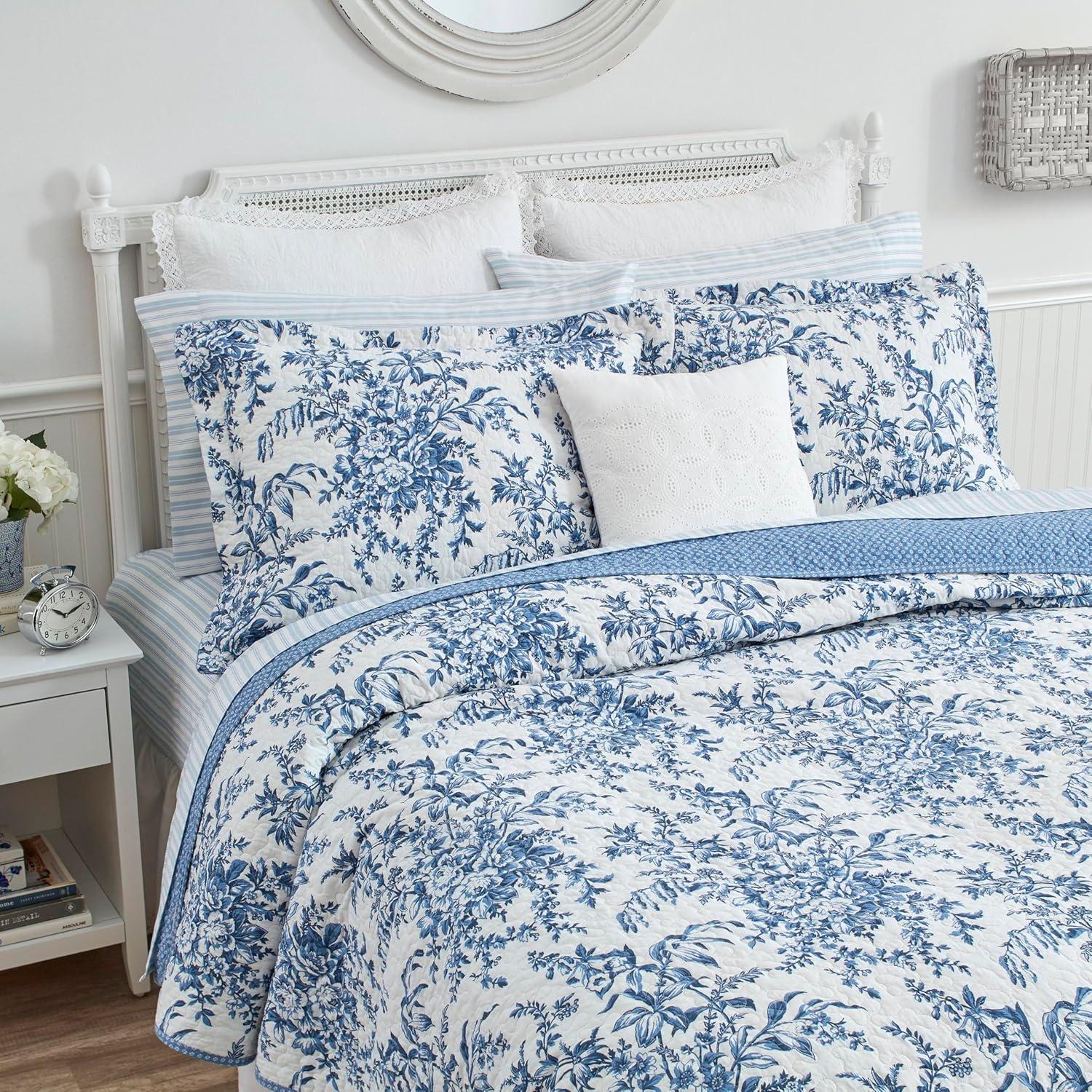 Delft Blue Floral Cotton Full Quilt Set with Shams