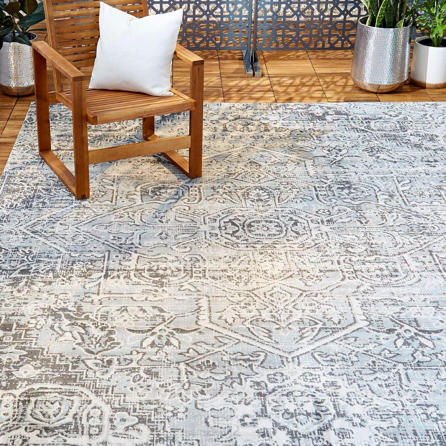 Nicole Miller Nicole Miller New York Patio Sofia Medallion Indoor/Outdoor Area Rug, Light Grey/Dark Grey
