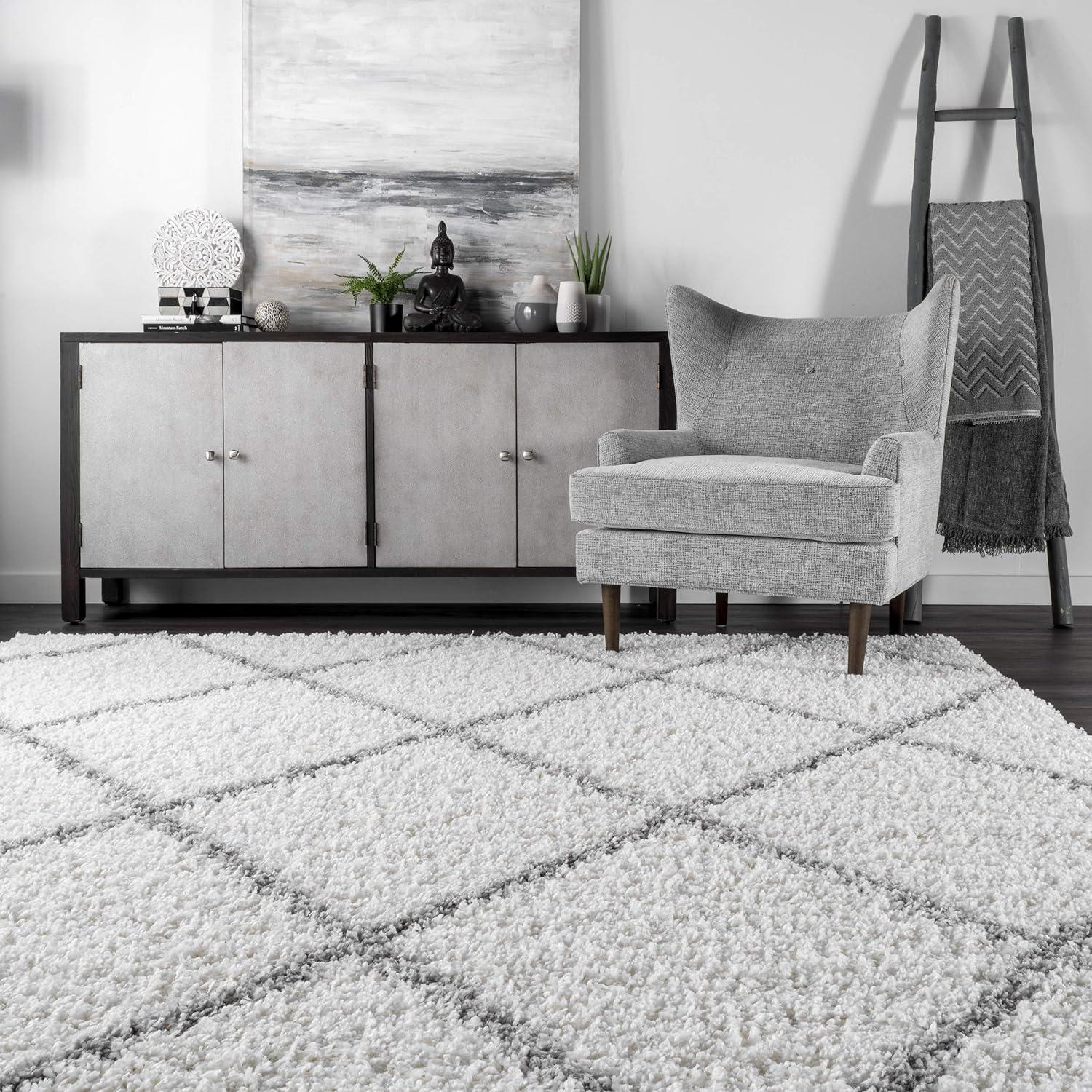 nuLOOM Tess Moroccan Shag Area Rug, 5' 3" x 7' 6", White