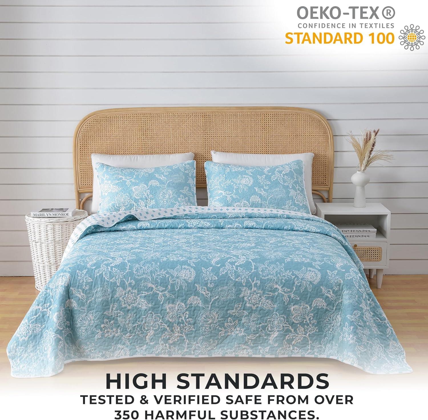FreshFolds Dainty Floral Reversible Quilt Set with Shams