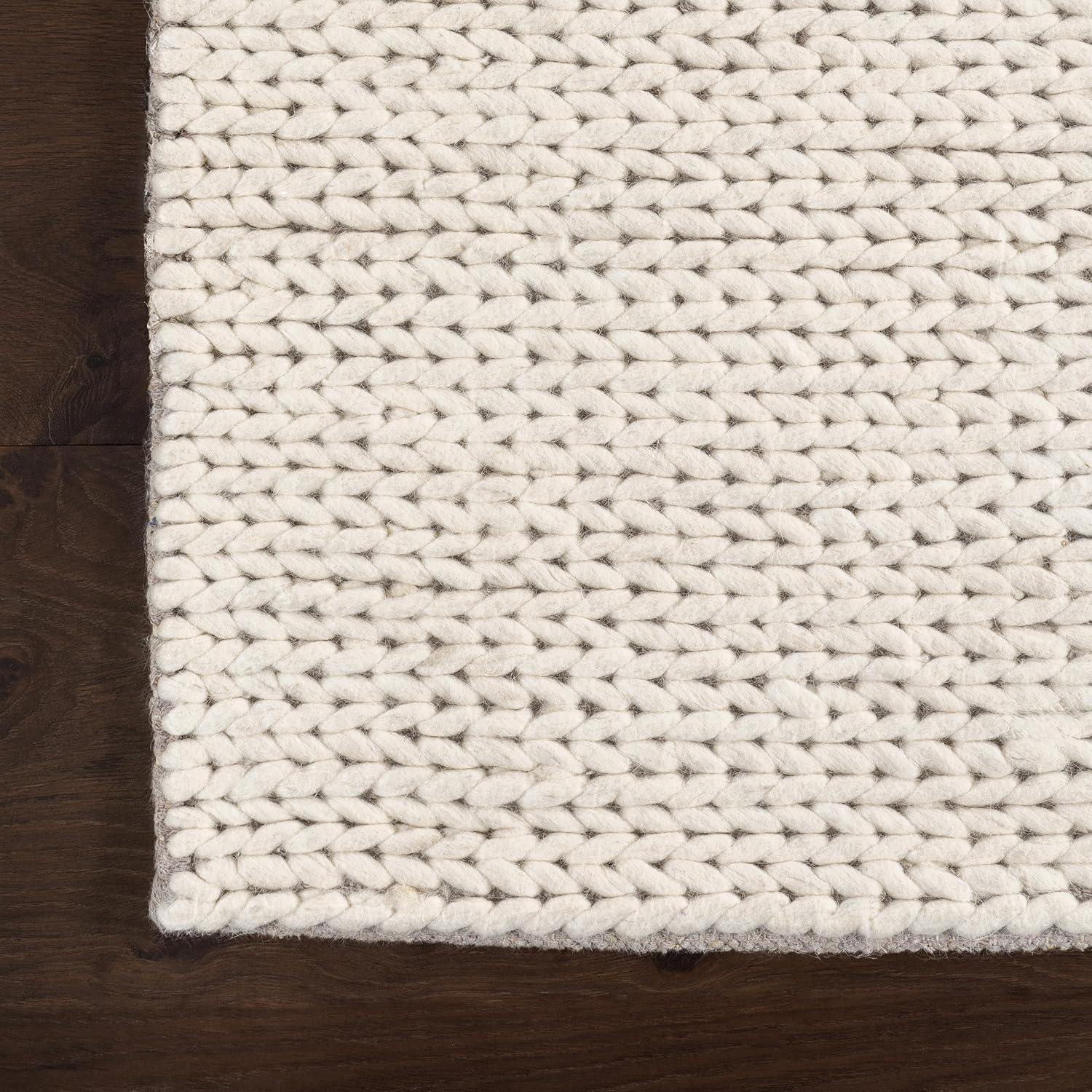 Caryatid Chunky Woolen Cable Off-White 6 ft. Round Rug