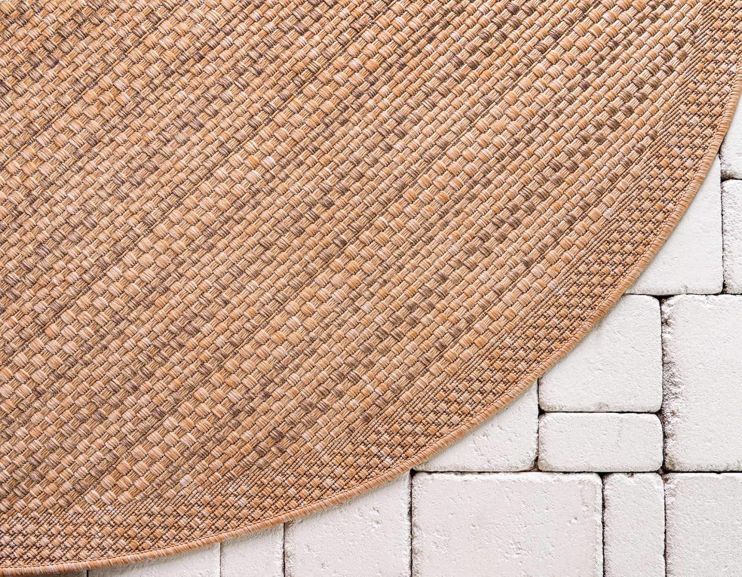 Unique Loom Outdoor Border Collection Area Rug - Checkered (6' 1" Round Light Brown)