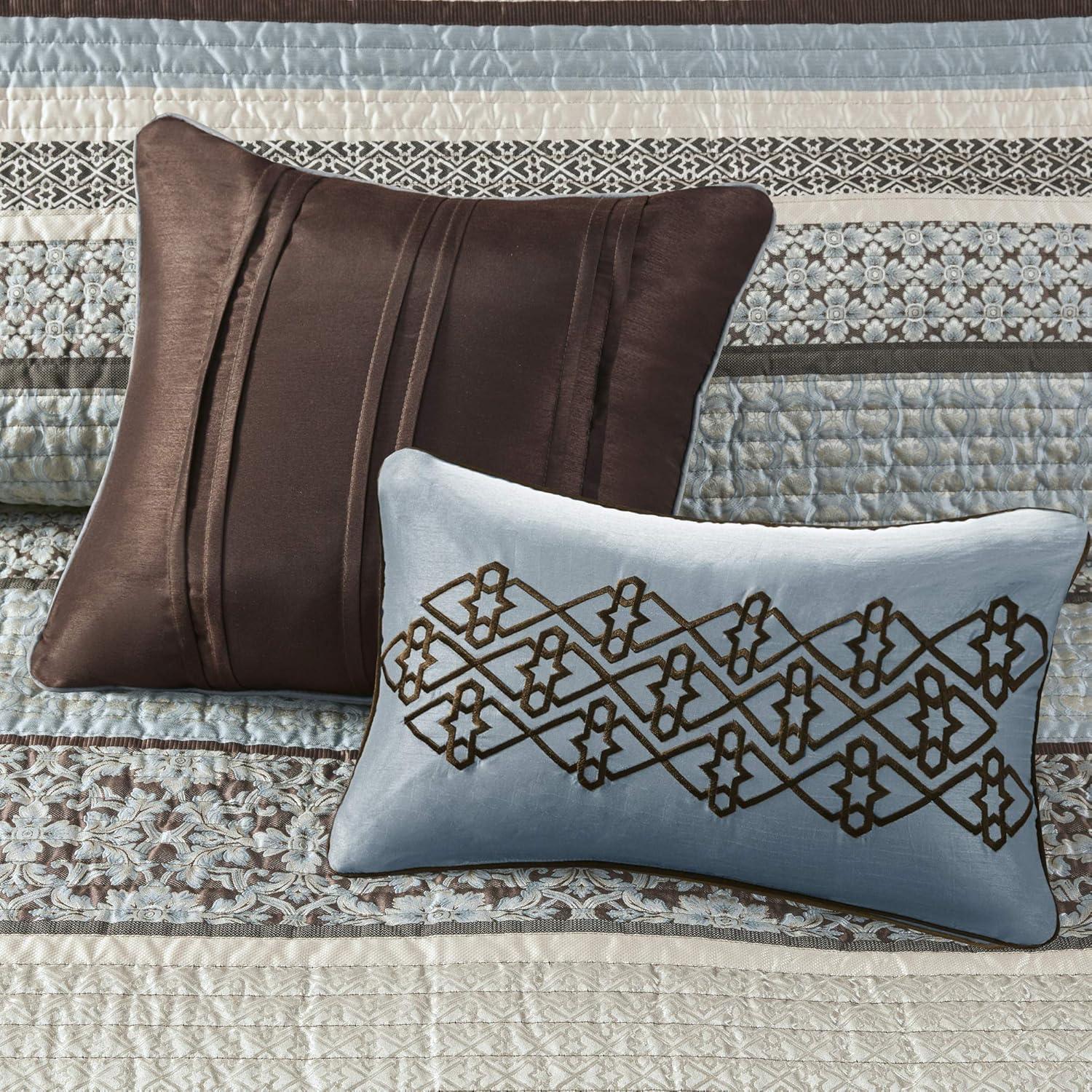 Jacquard Quilt Set with Throw Pillows