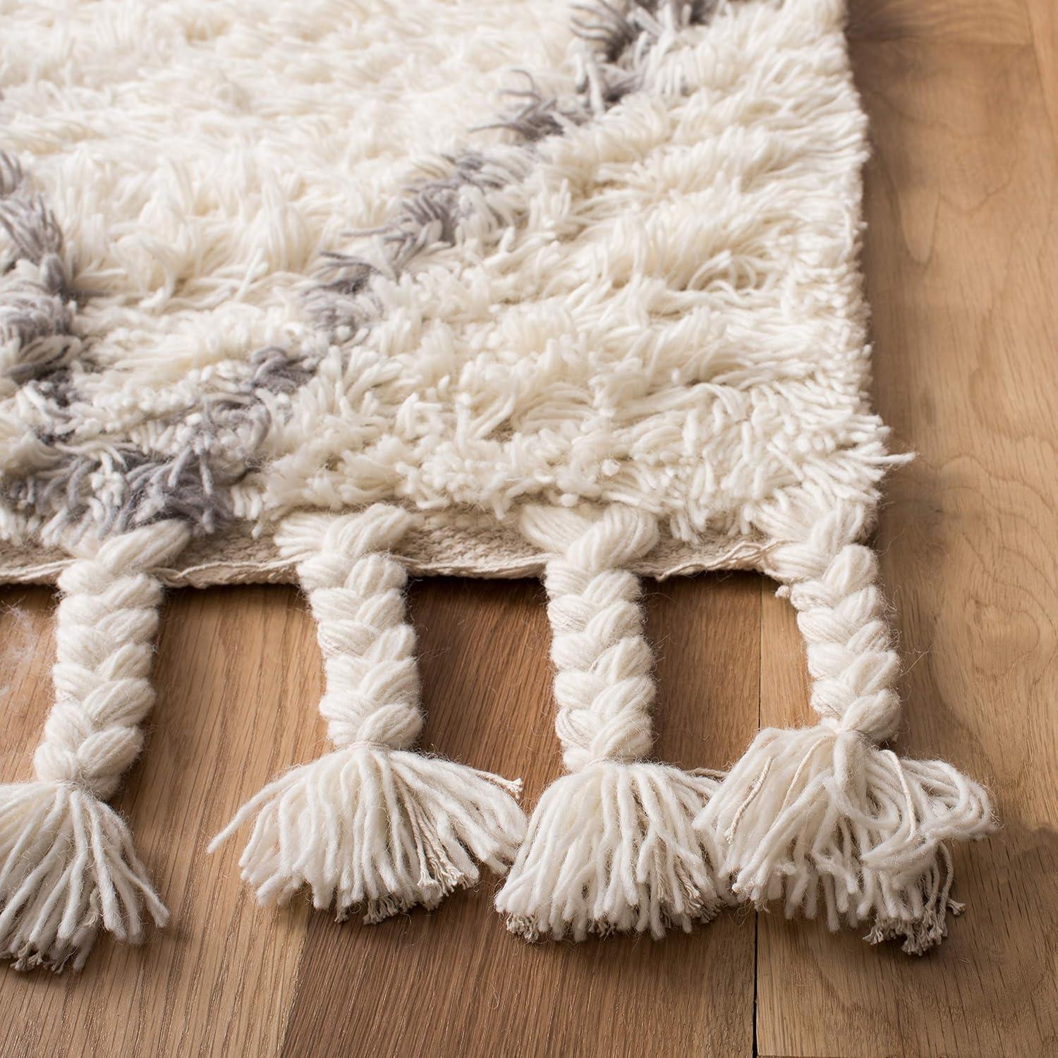 Casablanca CSB951 Hand Tufted Area Rug - Grey/Ivory - 6' X 9' - Safavieh.