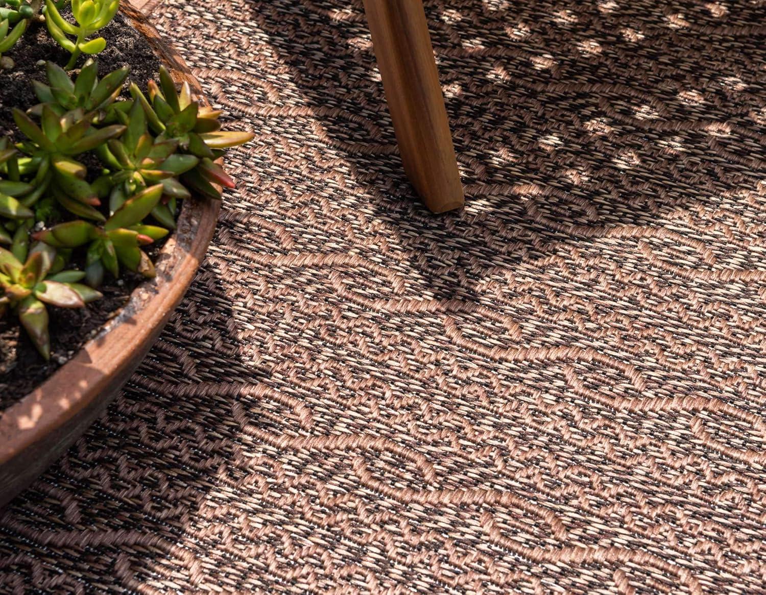Unique Loom Outdoor Modern Collection Area Rug - Links (3' 3" x 5' 1" Rectangle Brown/Black)