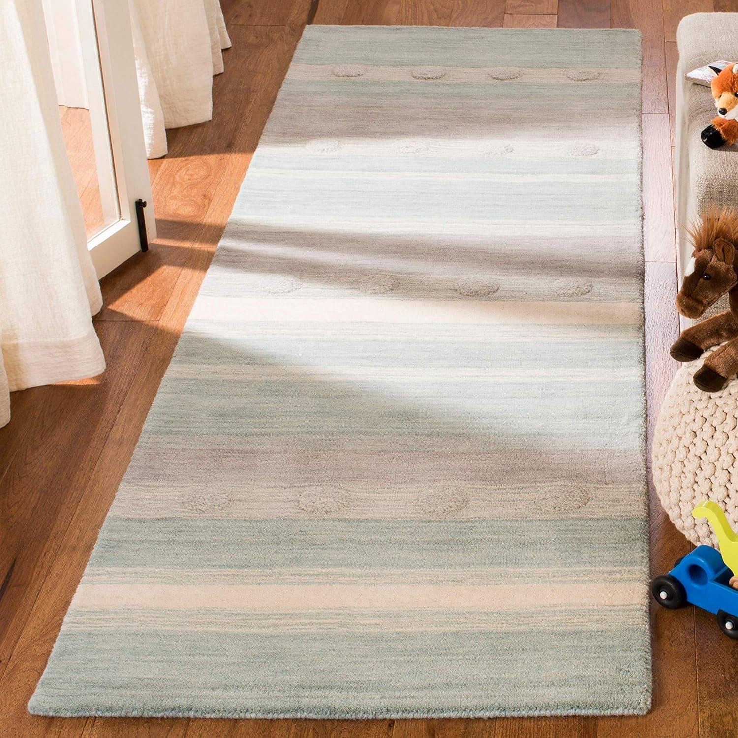 Safavieh Kids SFK801 Hand Loomed Indoor Accent Rug - Grey/Ivory - 3'x5' - Safavieh