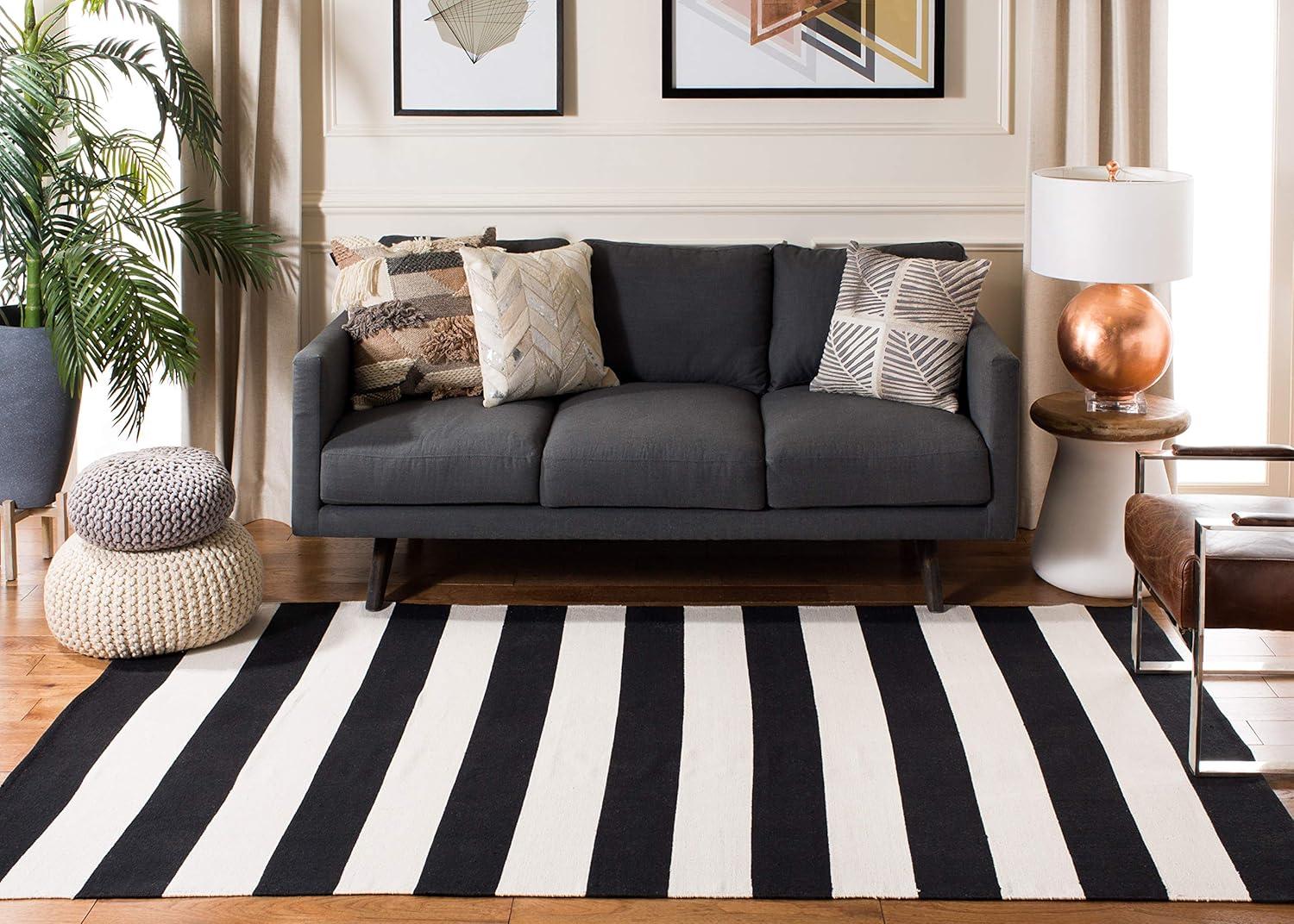 Montauk MTK712 Hand Woven Indoor Accent Rug - Black/Ivory - 4'x6' - Safavieh