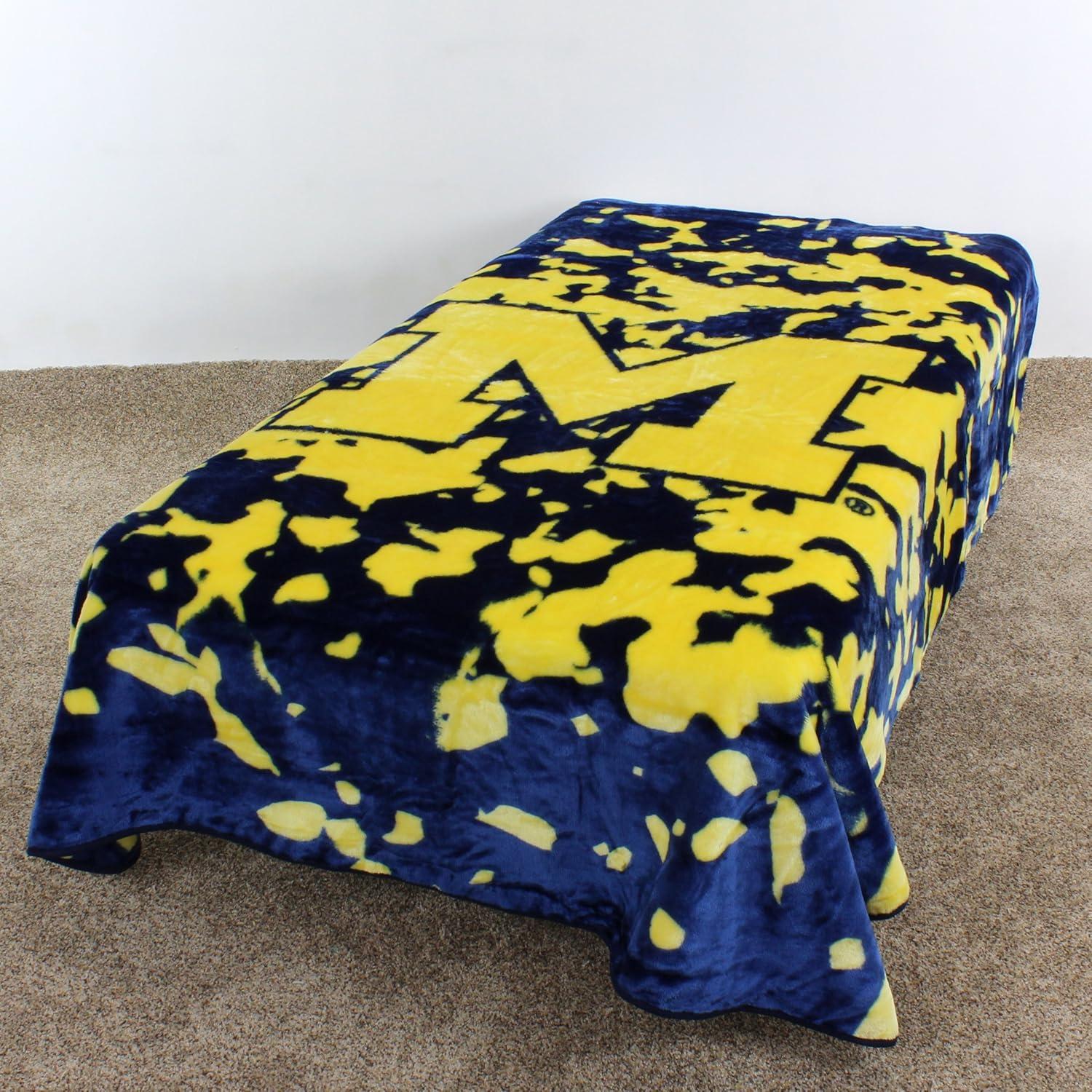 Michigan Wolverines Navy and Yellow Knitted Throw Blanket