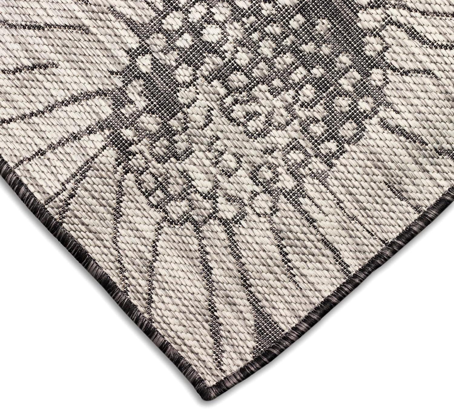 Liora Manne Carmel Sunflower Field Indoor/Outdoor Rug Black 4'10" x 7'6"