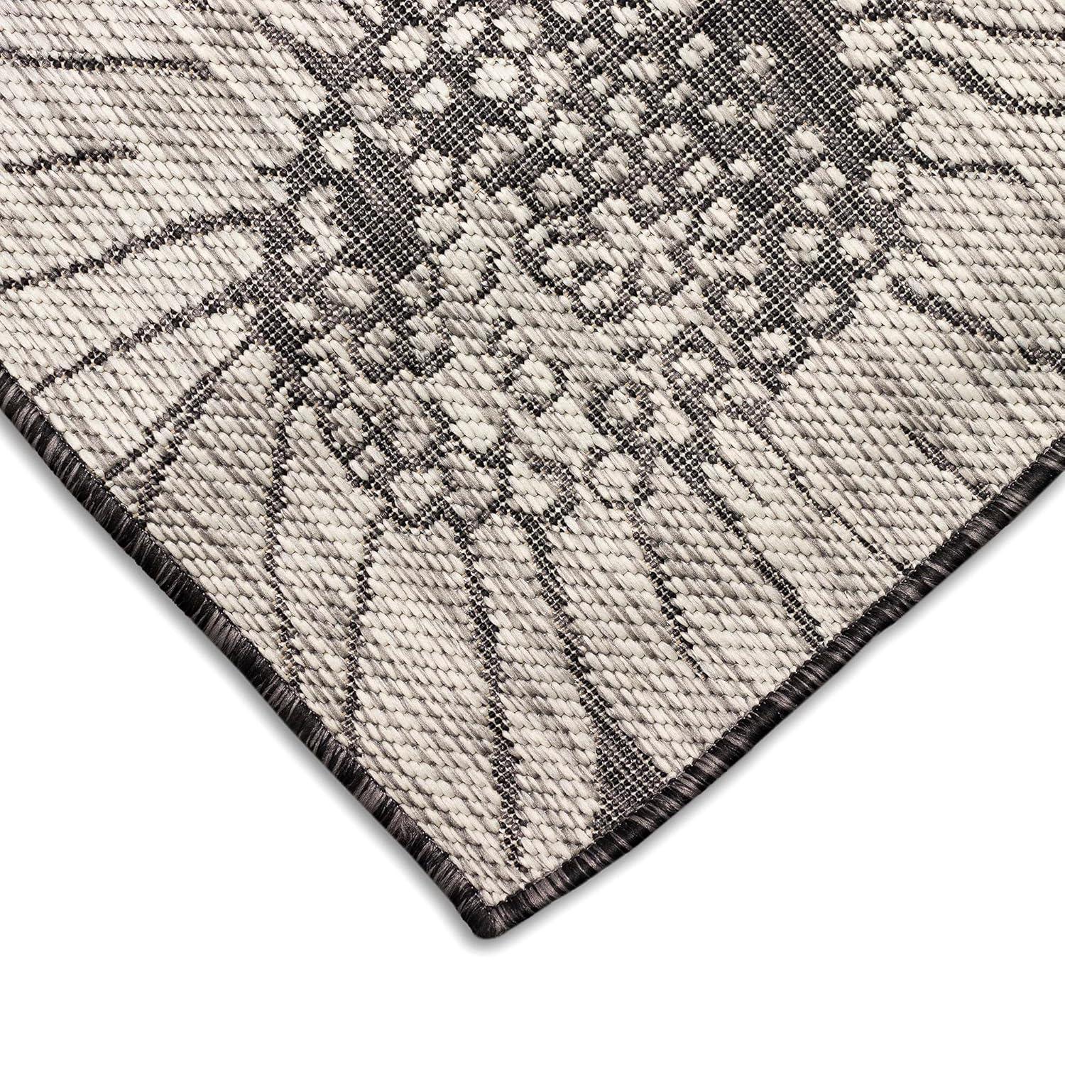 Liora Manne Carmel Sunflower Field Indoor/Outdoor Rug Black 4'10" x 7'6"