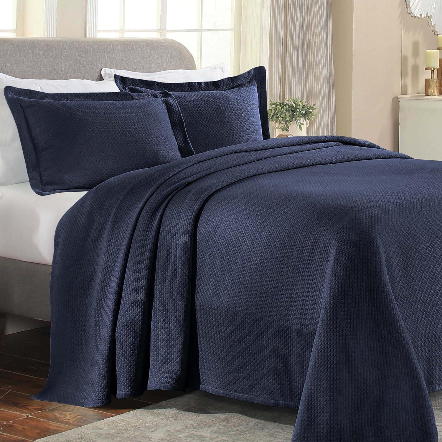 Superior Solitaire Waffled Matelassé Bedspread Set with Shams