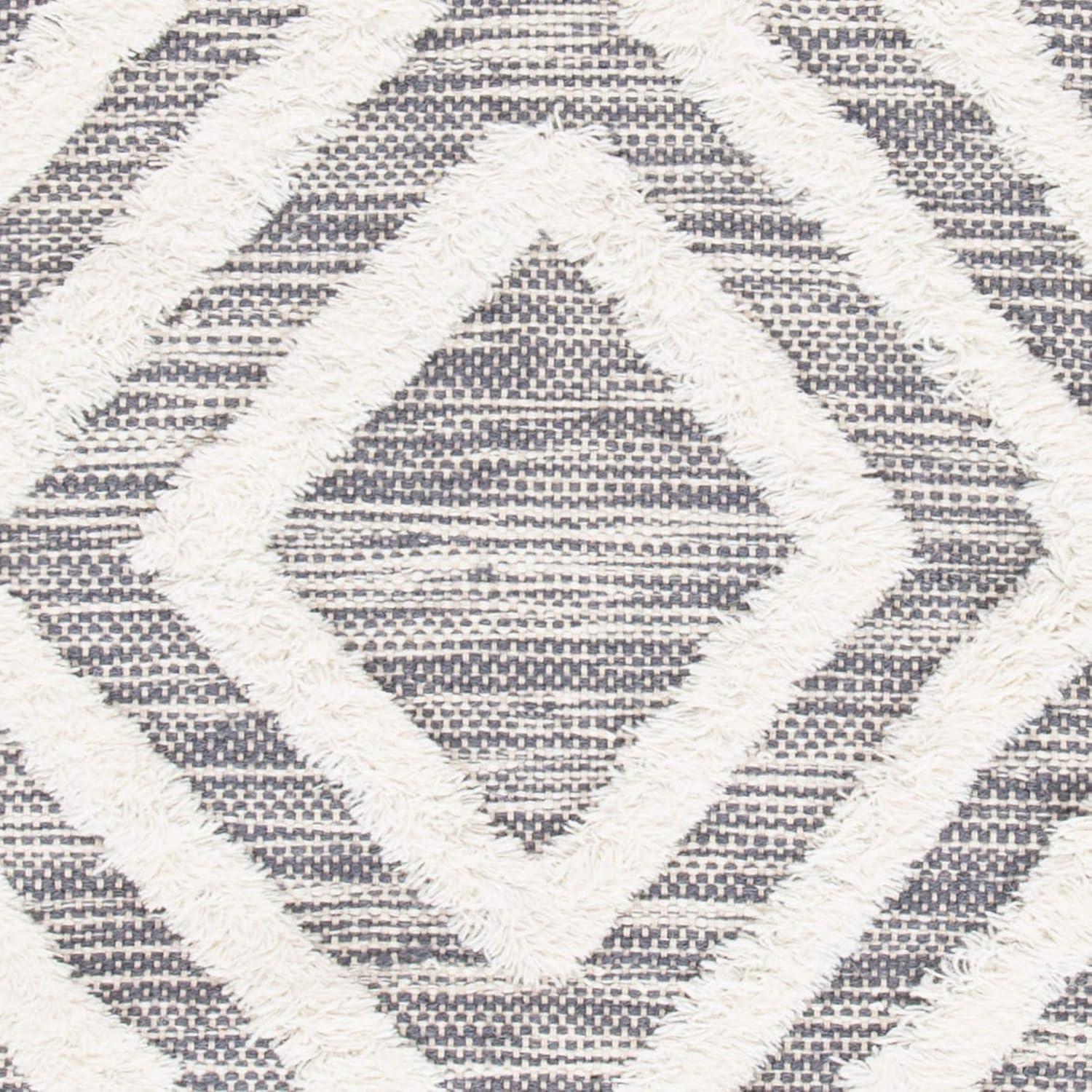 Kenya KNY331 Hand Tufted Area Rug - Grey/Ivory - 4'x6' - Safavieh.
