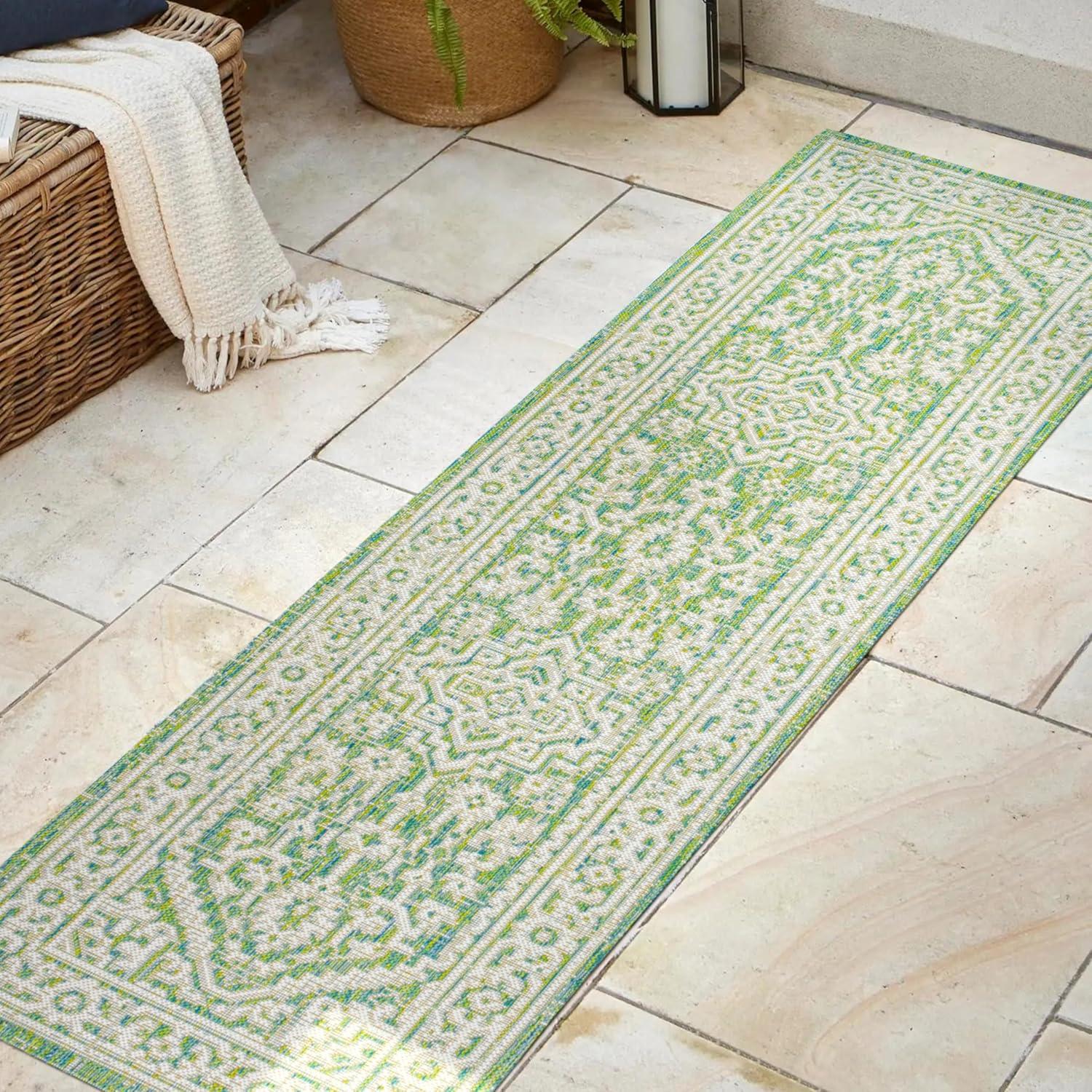 Sinjuri Medallion Textured Weave Indoor/Outdoor Area Rug - JONATHAN Y