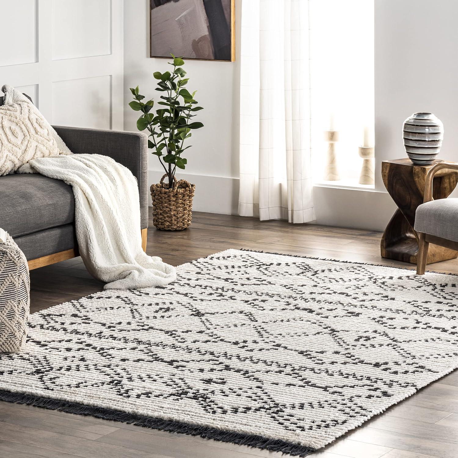 nuLOOM Jaycee Abstract Soft Shaggy Textured Fringe Area Rug, 5' 3" x 7' 6", Beige