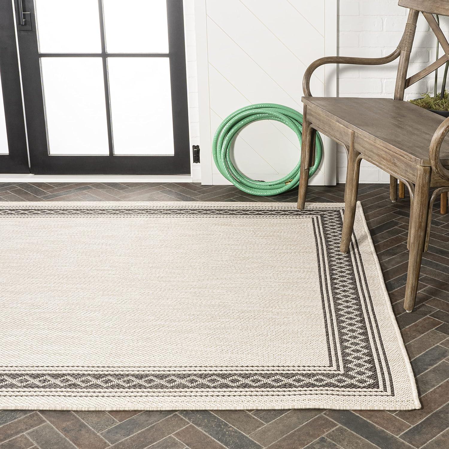 Lucia Classic Diamond Border Indoor/Outdoor Area Rug - JONATHAN Y