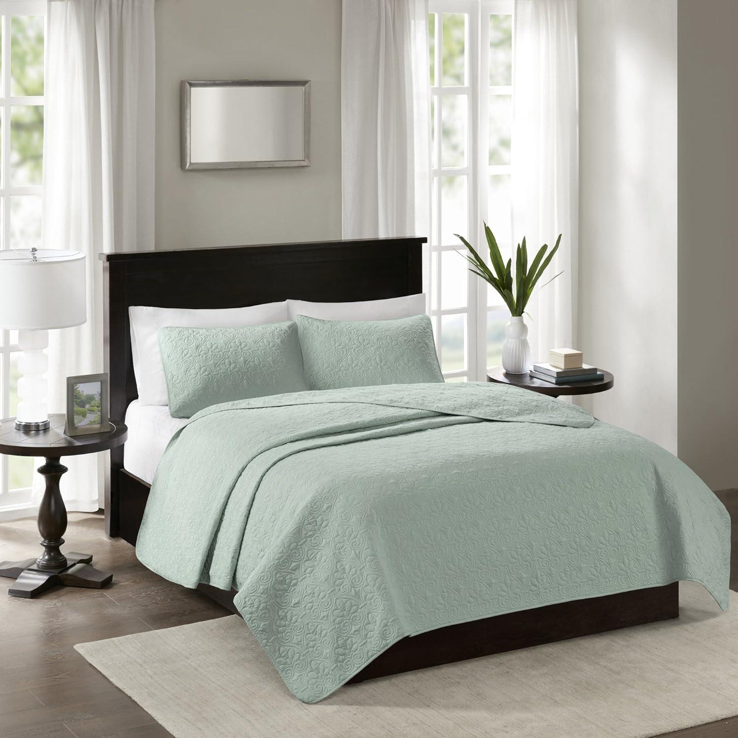 Madison Park Quebec Reversible Quilt Set