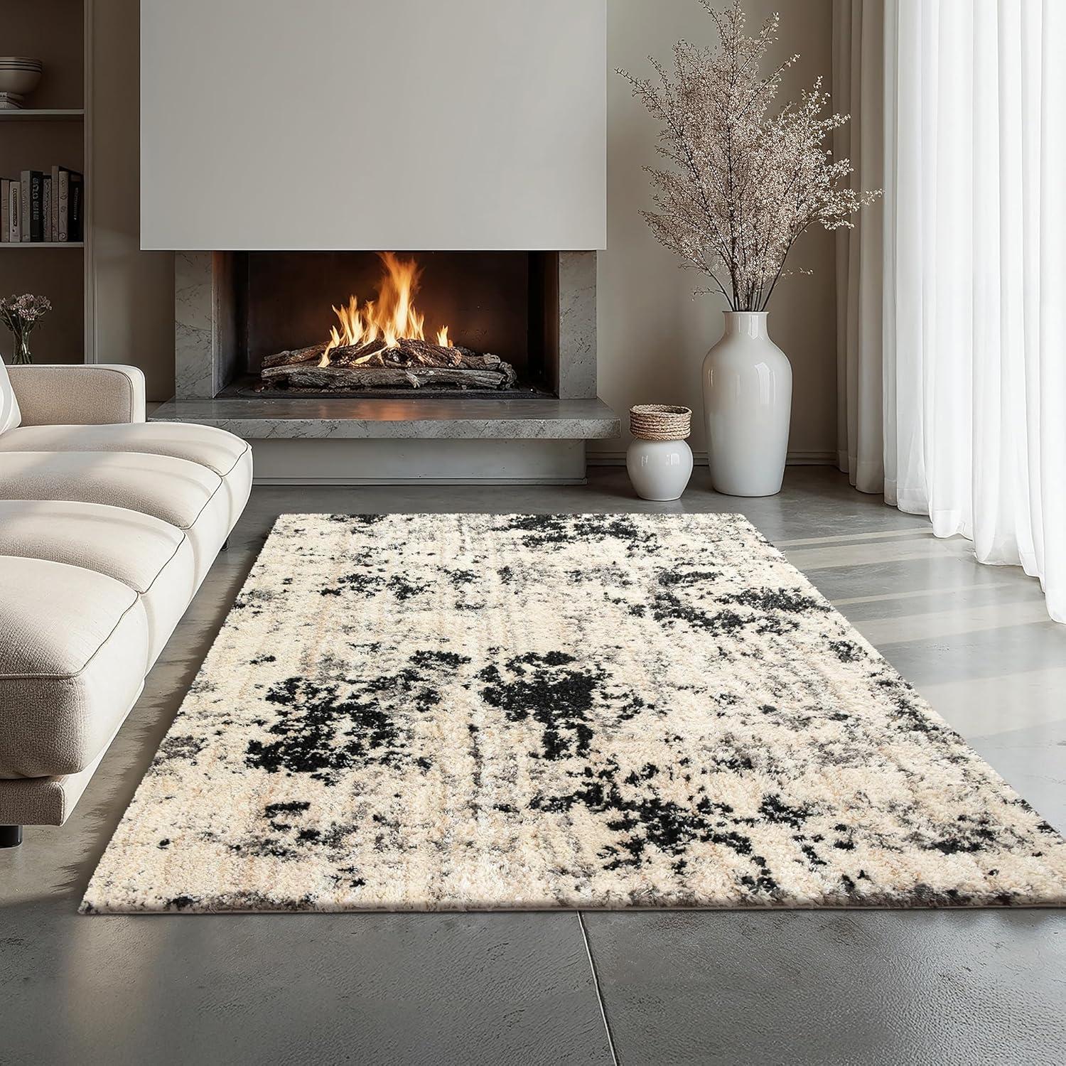 Ivory and Gray Abstract Trellis Shag Rug 5' x 7'