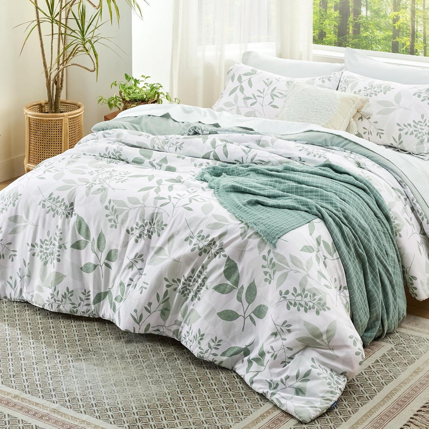 Queen - Sage Green , Cute Floral Beddings, 3 Pieces, 1 Soft Reversible Botanical Flowers