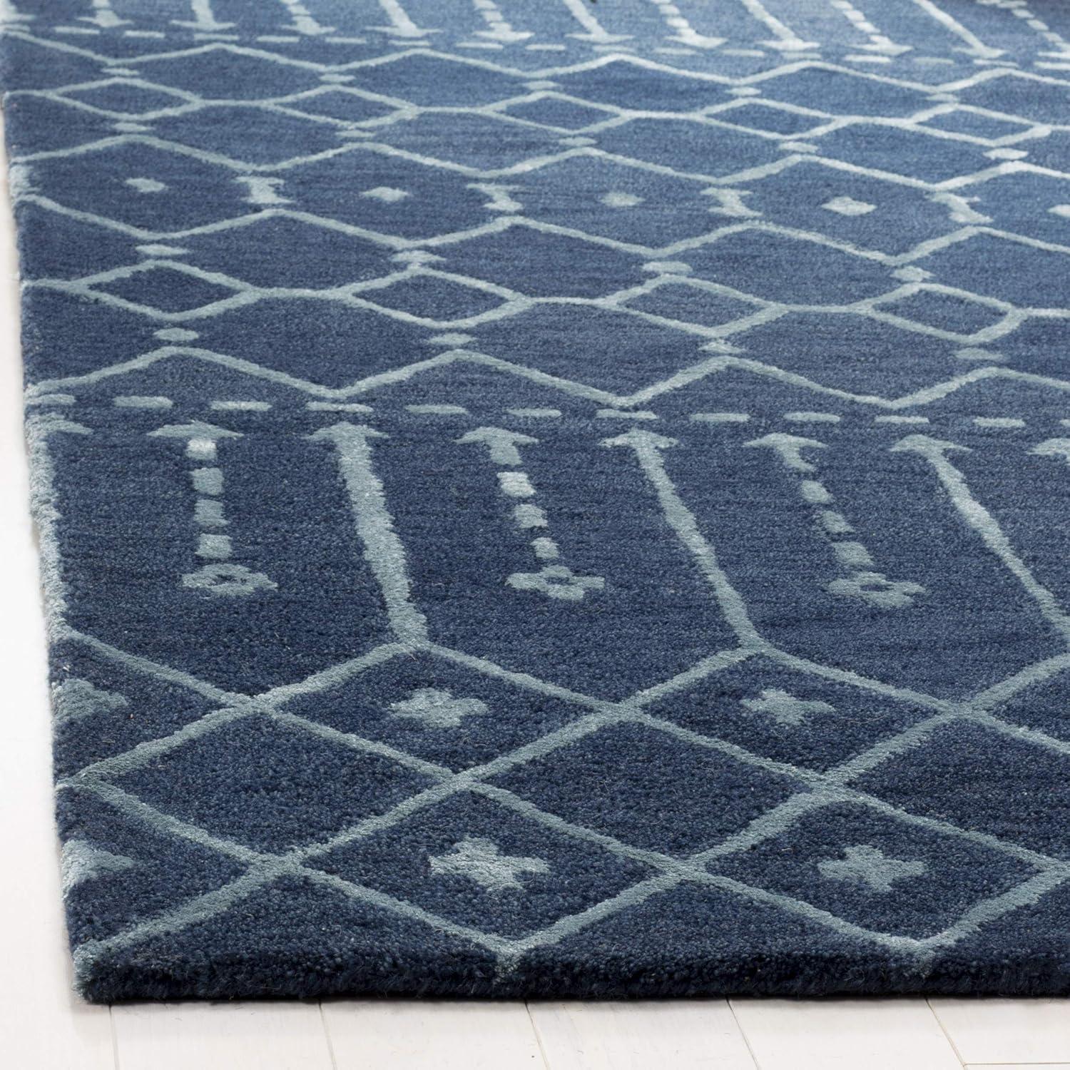 SAFAVIEH Himalaya Darin Geometric Wool Area Rug, Navy/Silver, 5' x 8'