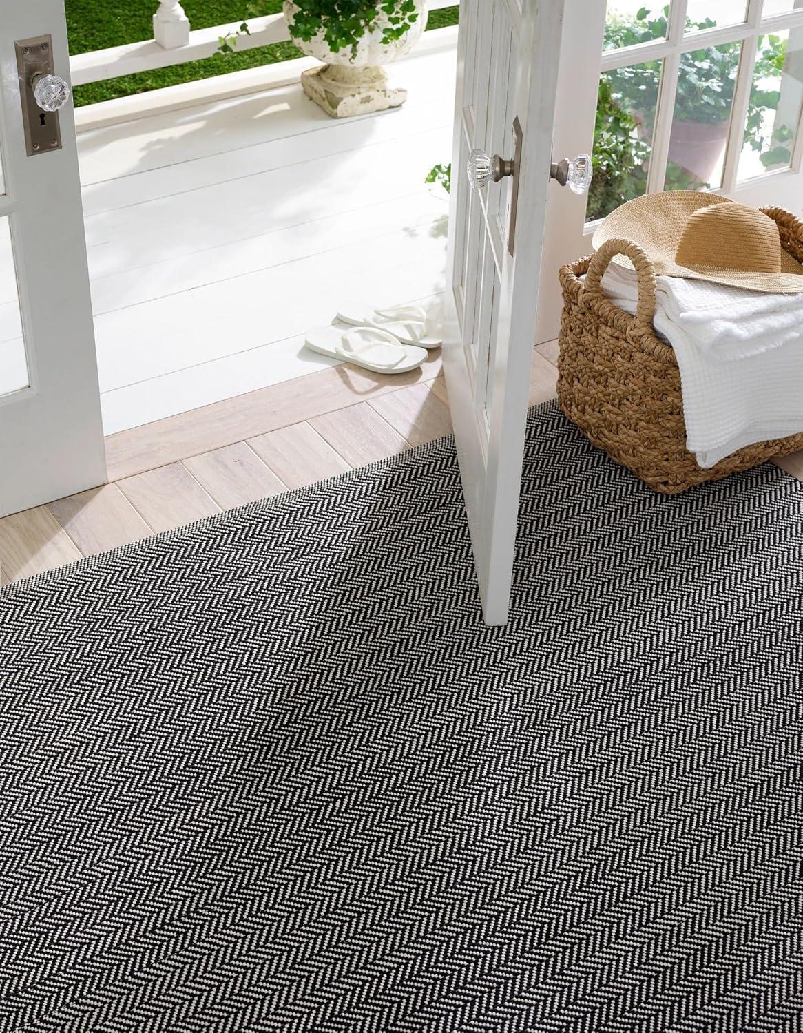 Herringbone Linen/White Handwoven Indoor/Outdoor Rug