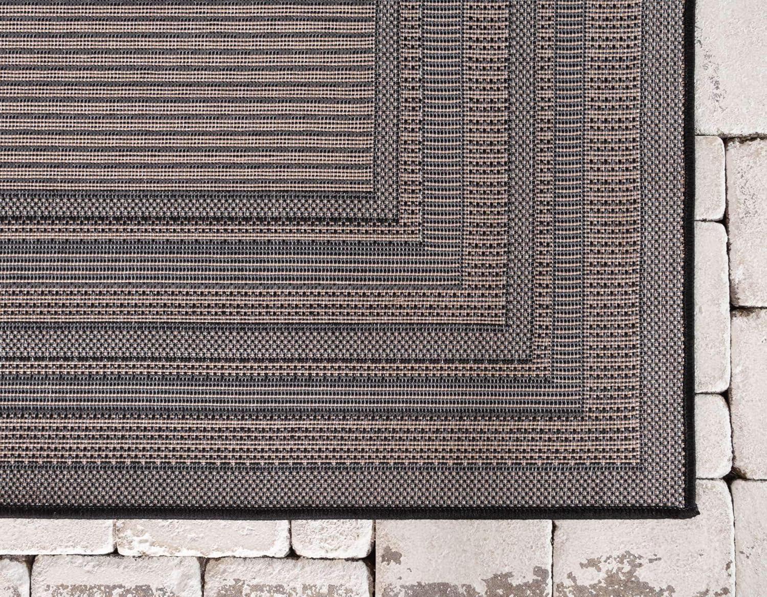 Unique Loom Multi Border Outdoor 5 x 8 (ft) Loomed Polypropylene Gray/Black Rectangular Indoor/Outdoor Geometric Area rug