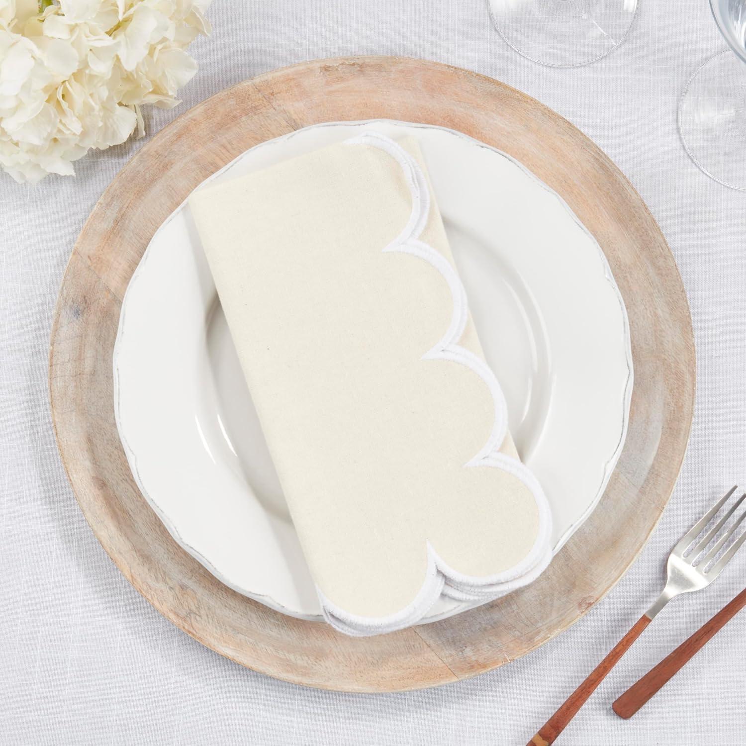 Saro Lifestyle Scalloped Hem Napkin (Set of 4), Beige, 20"x20"