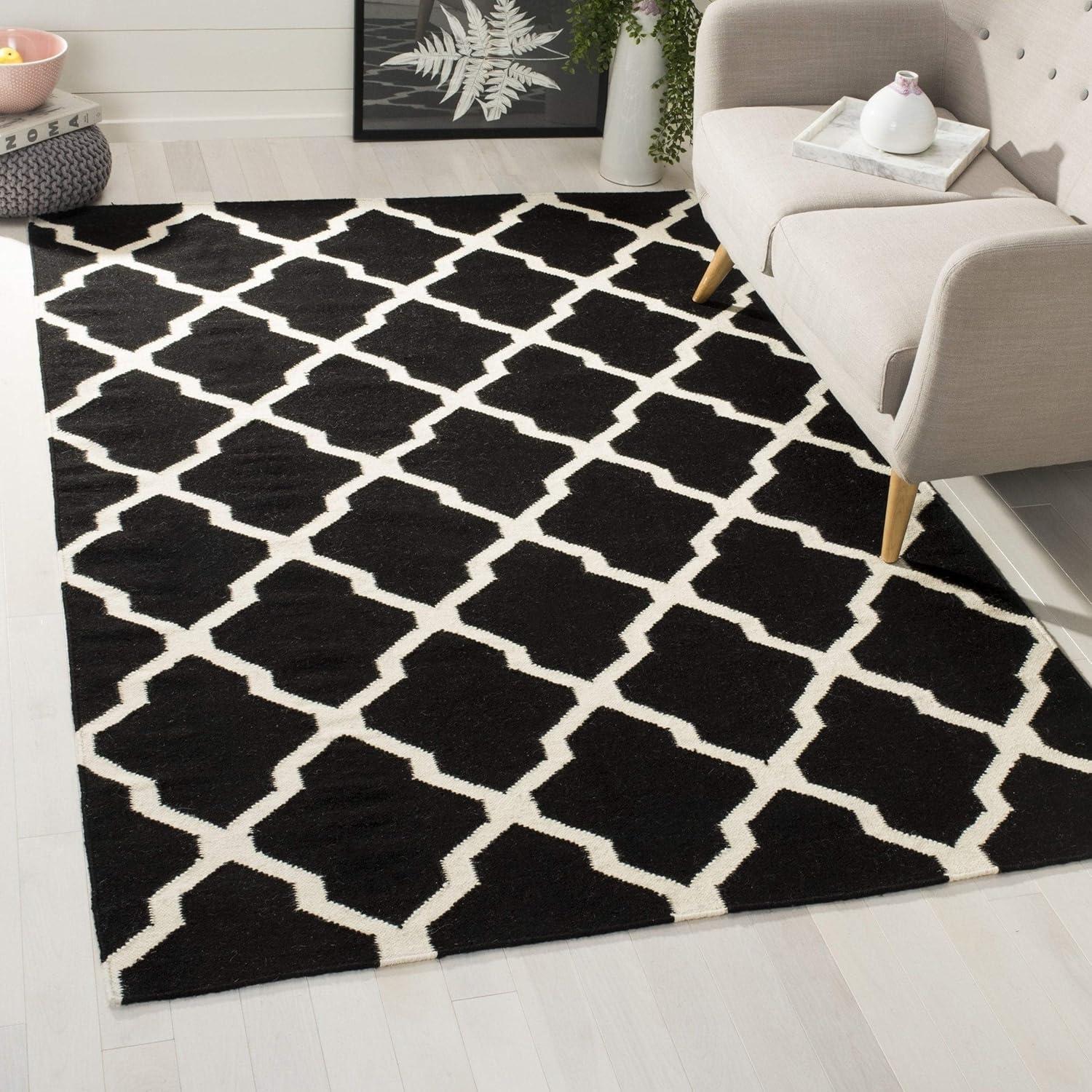 Dhurries DHU634 Hand Woven Area Rug - Black/Ivory - 5'x8' - Safavieh.