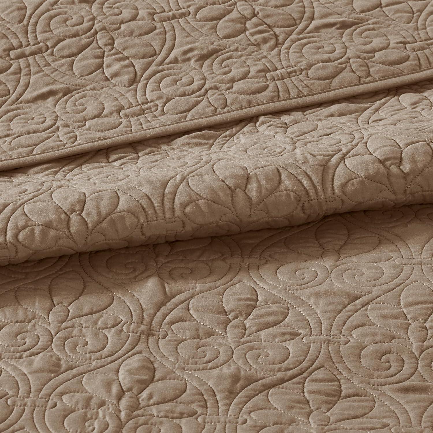 Quebec Reversible Bedspread Set